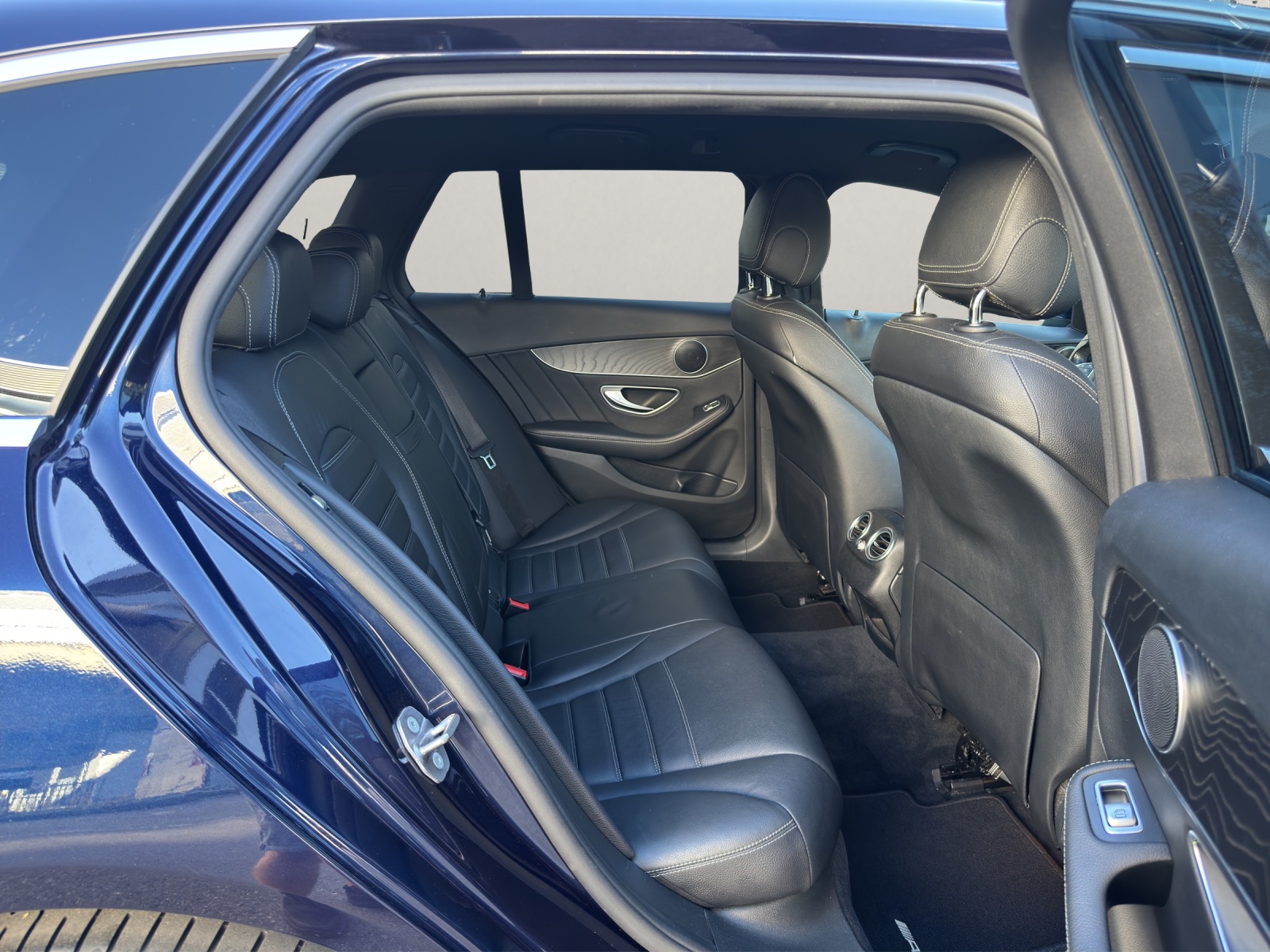 MERCEDES-BENZ C 250 d AMG Line 4Matic 9G-Tronic-image-13
