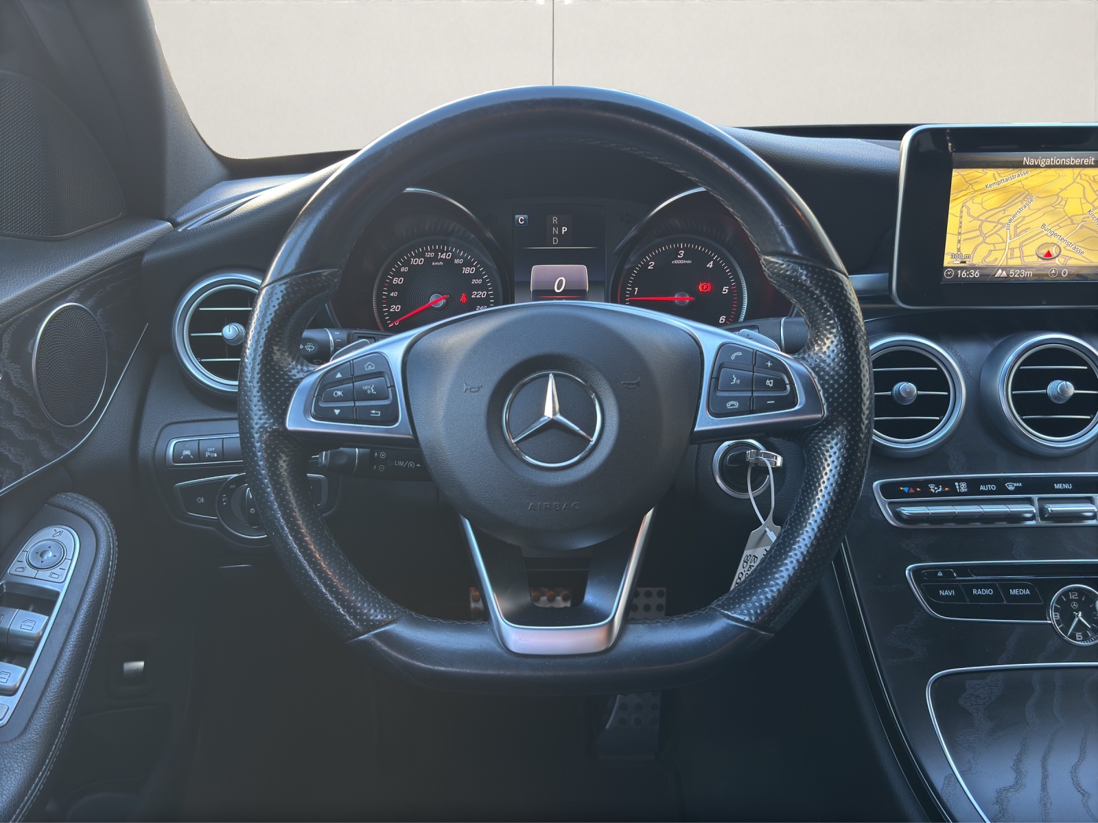 MERCEDES-BENZ C 250 d AMG Line 4Matic 9G-Tronic-image-10