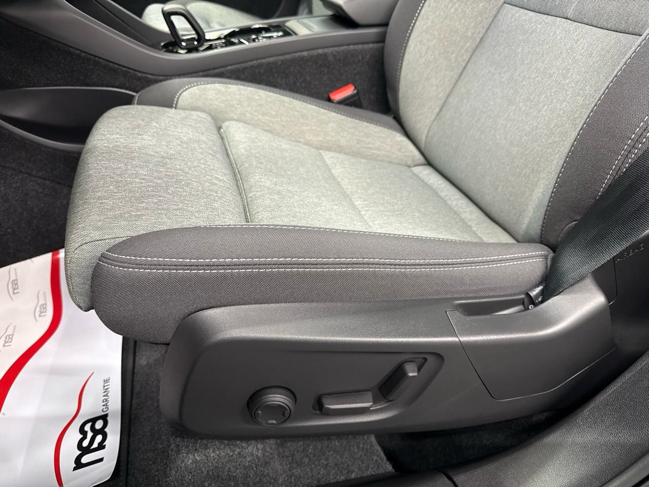 VOLVO XC40 B3 BLACK EDITION PLUS DCT-image-4