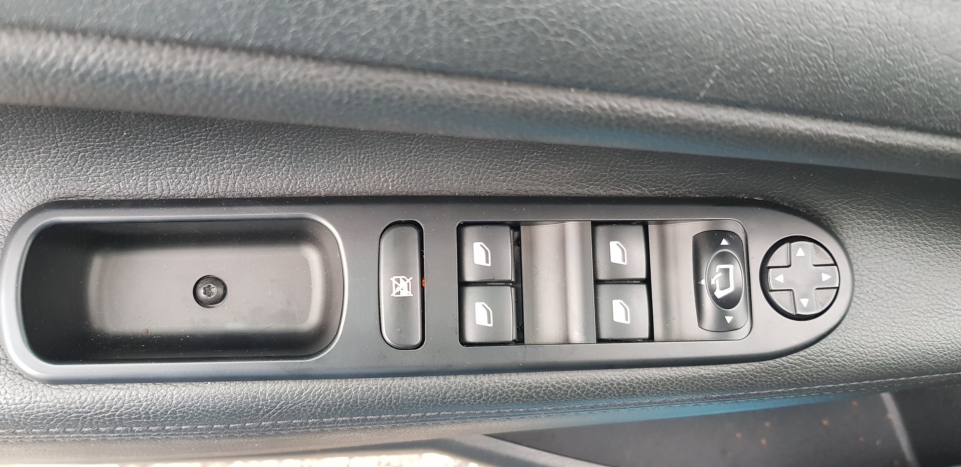 PEUGEOT 207 1.6 16V Allure Automatic-image-11