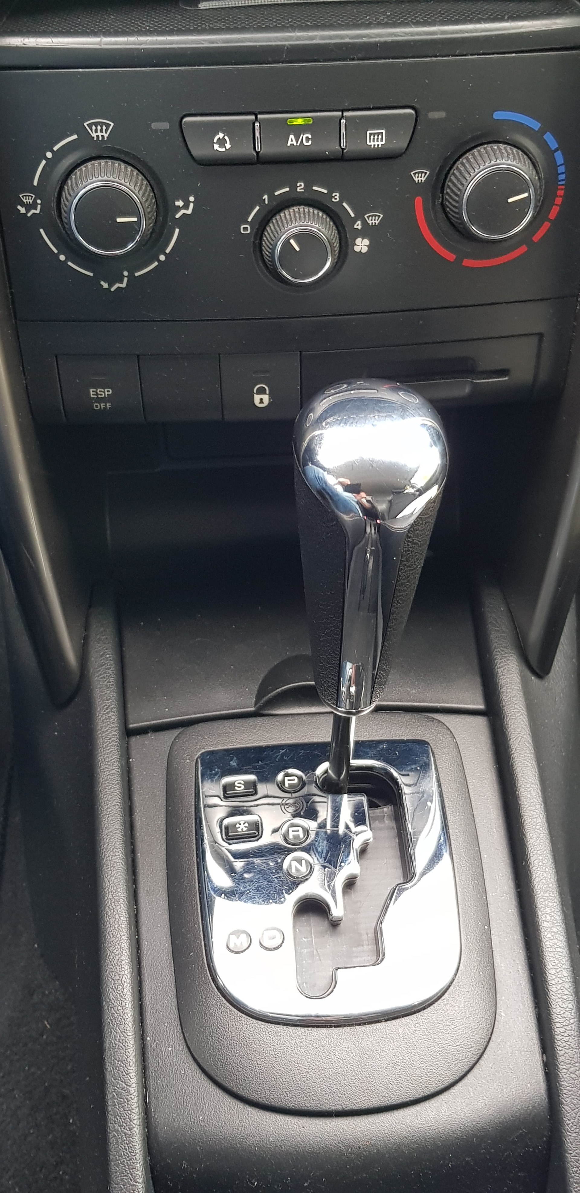 PEUGEOT 207 1.6 16V Allure Automatic-image-13