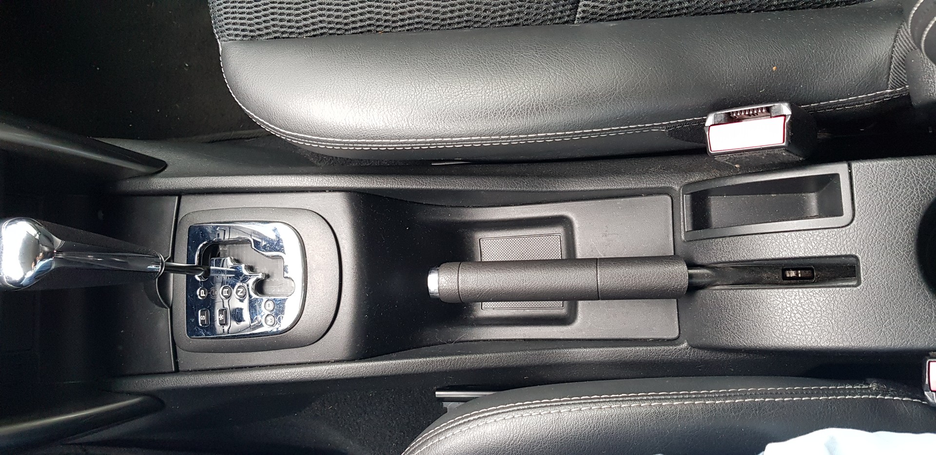 PEUGEOT 207 1.6 16V Allure Automatic-image-10