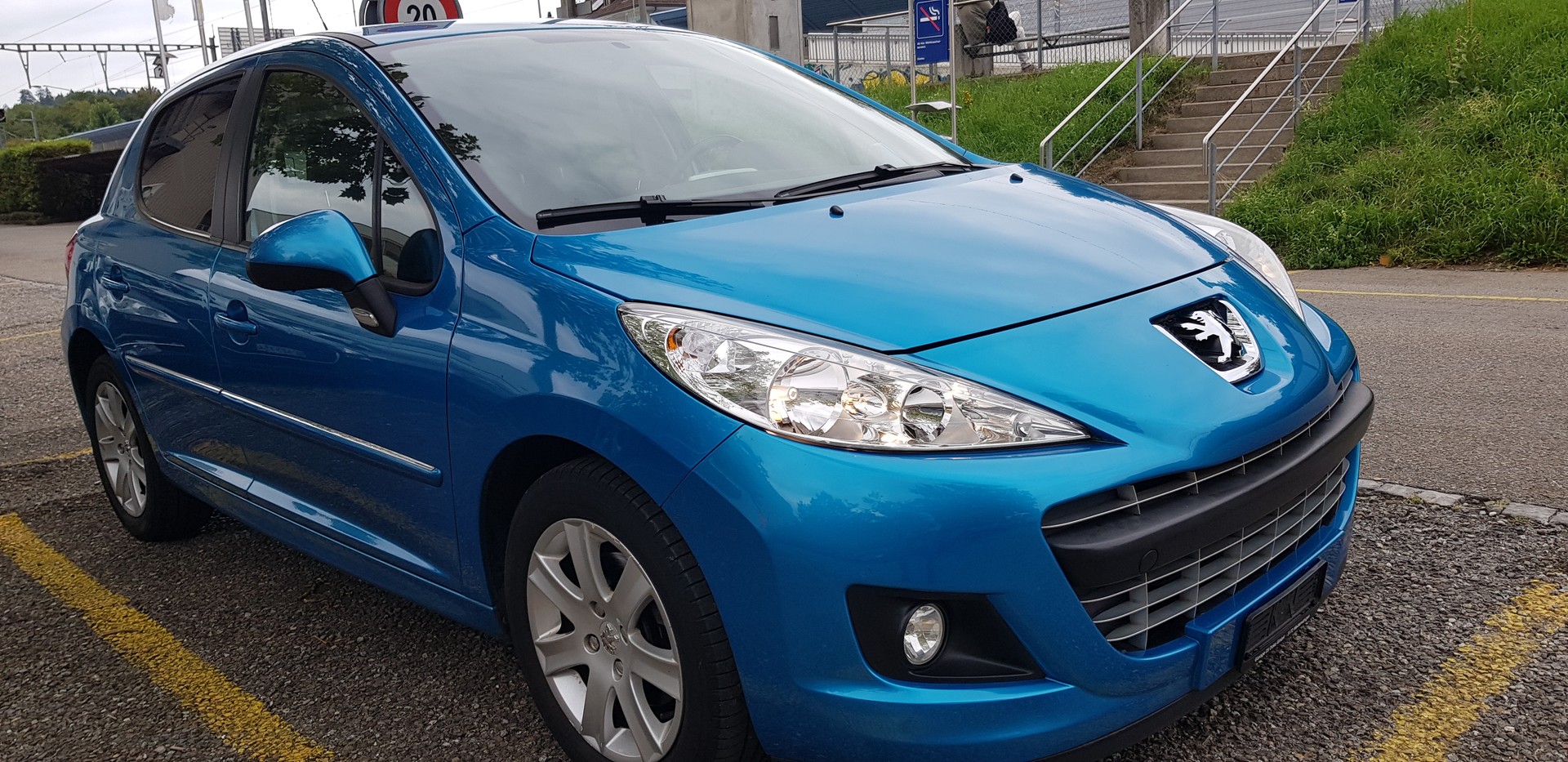 PEUGEOT 207 1.6 16V Allure Automatic-image-5