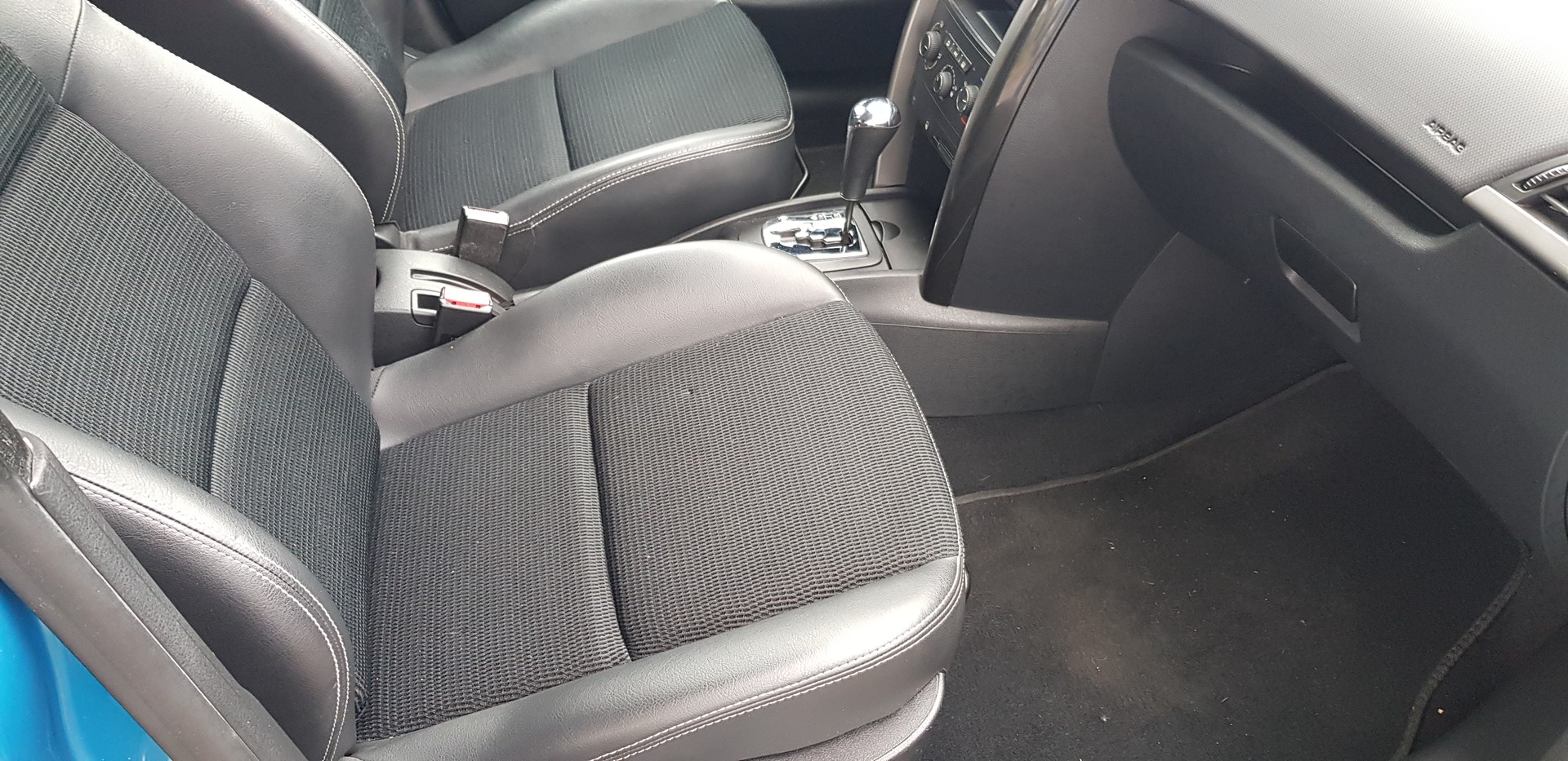 PEUGEOT 207 1.6 16V Allure Automatic-image-8