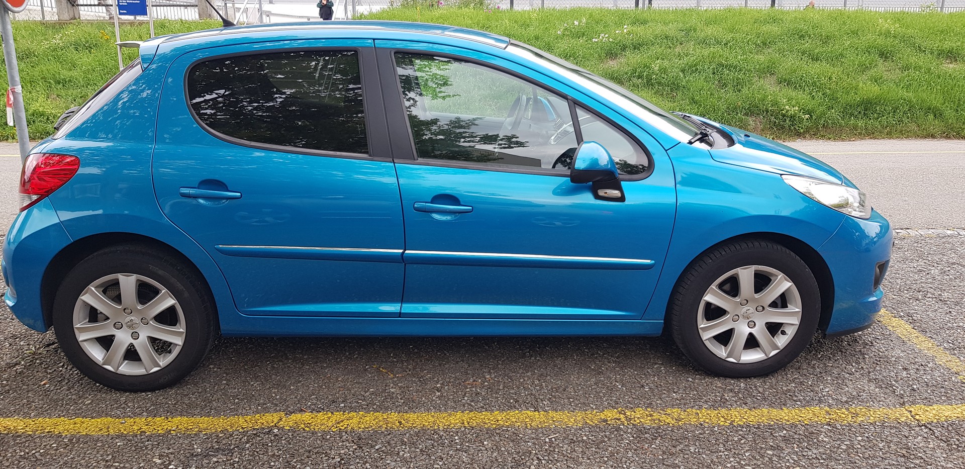 PEUGEOT 207 1.6 16V Allure Automatic-image-6