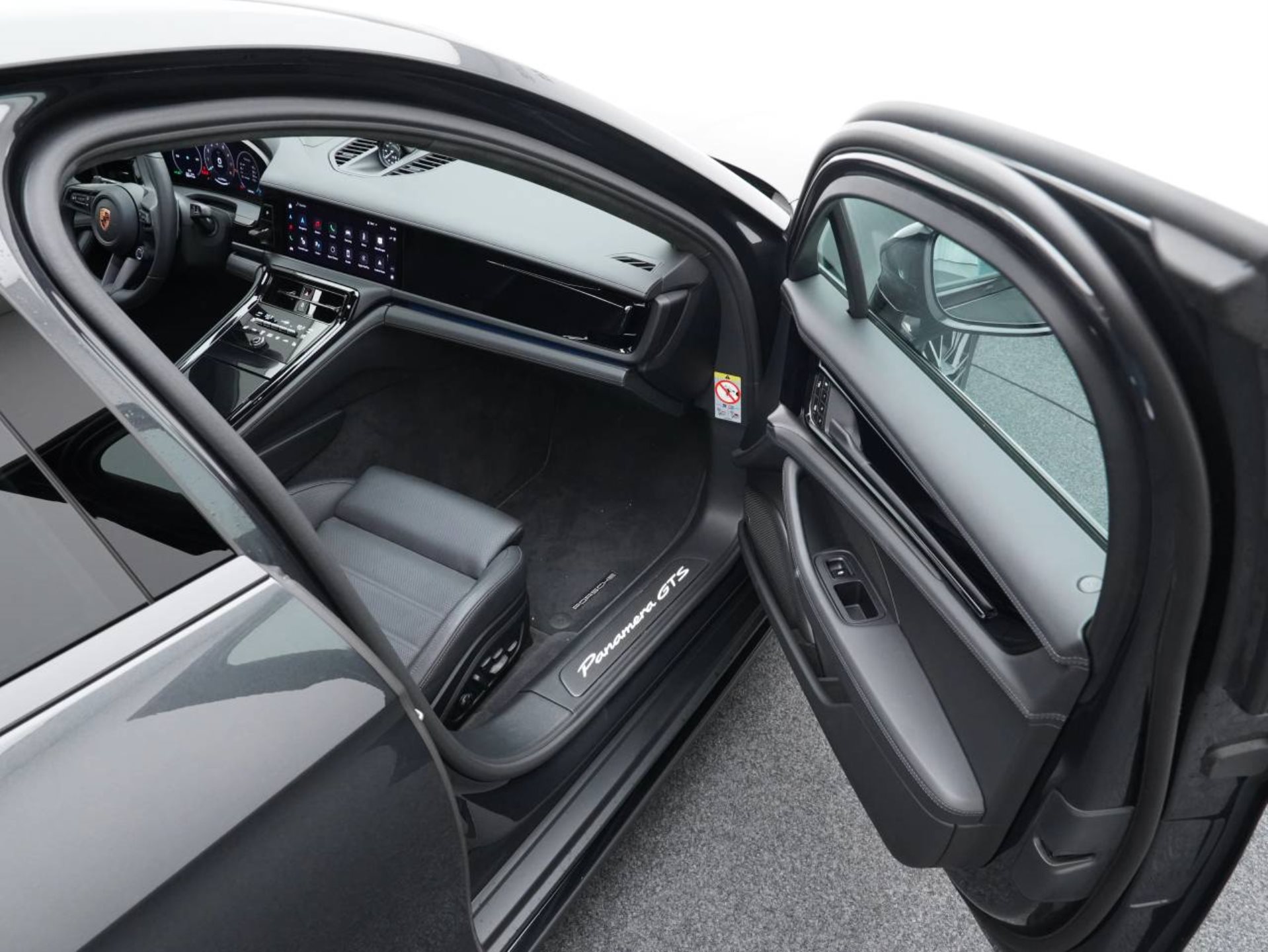 PORSCHE Panamera GTS-image-23