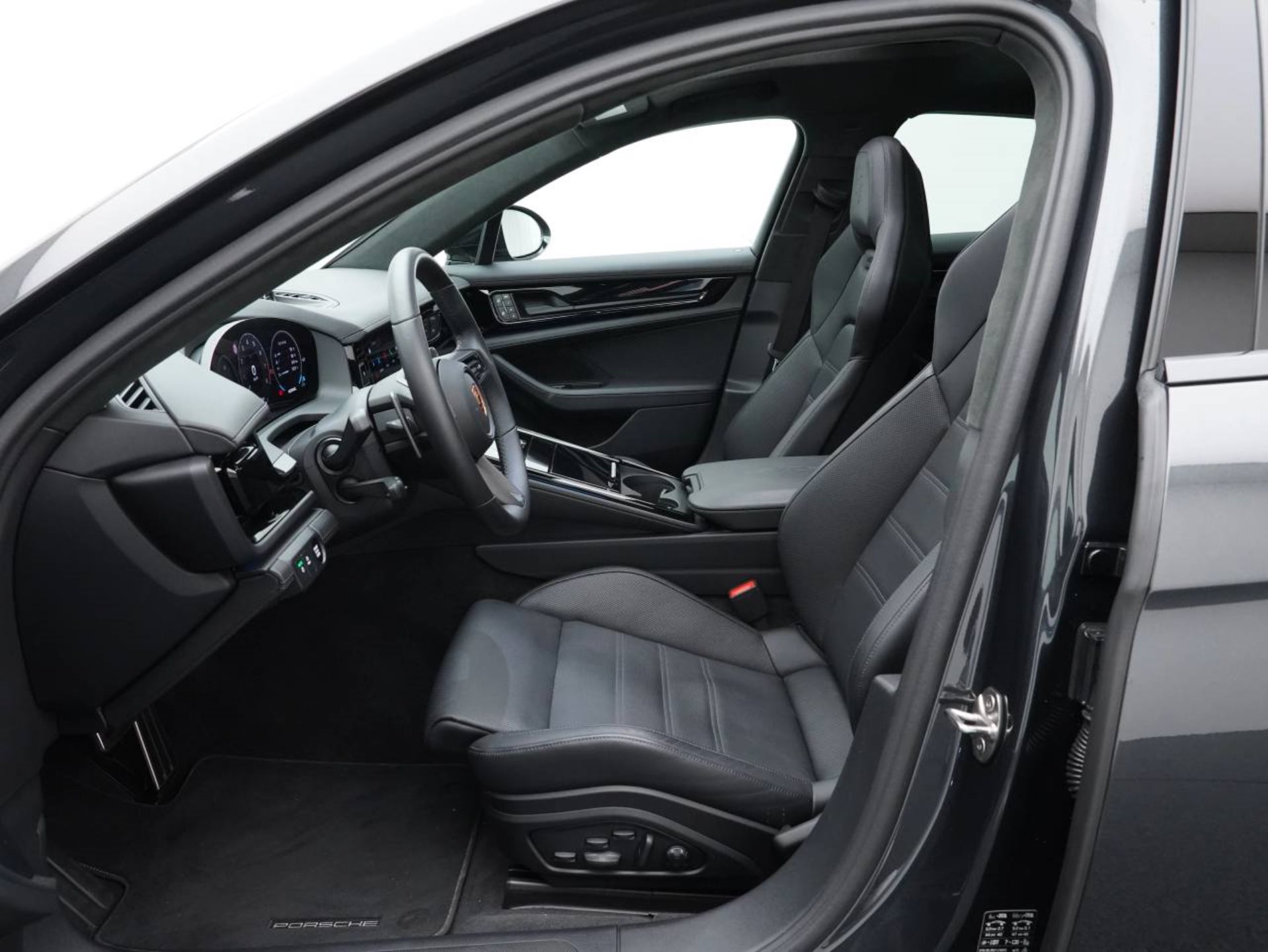 PORSCHE Panamera GTS-image-4