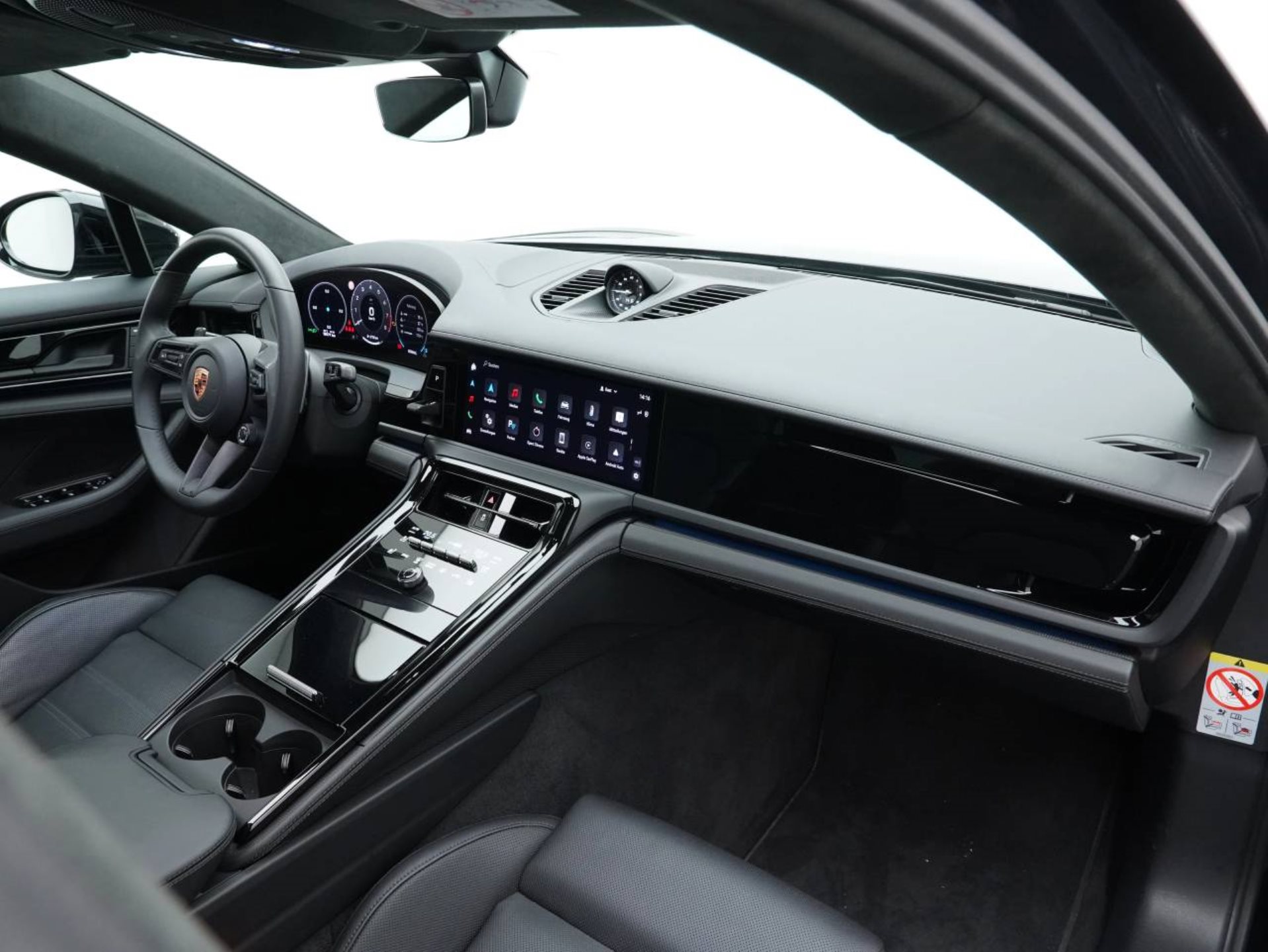PORSCHE Panamera GTS-image-24