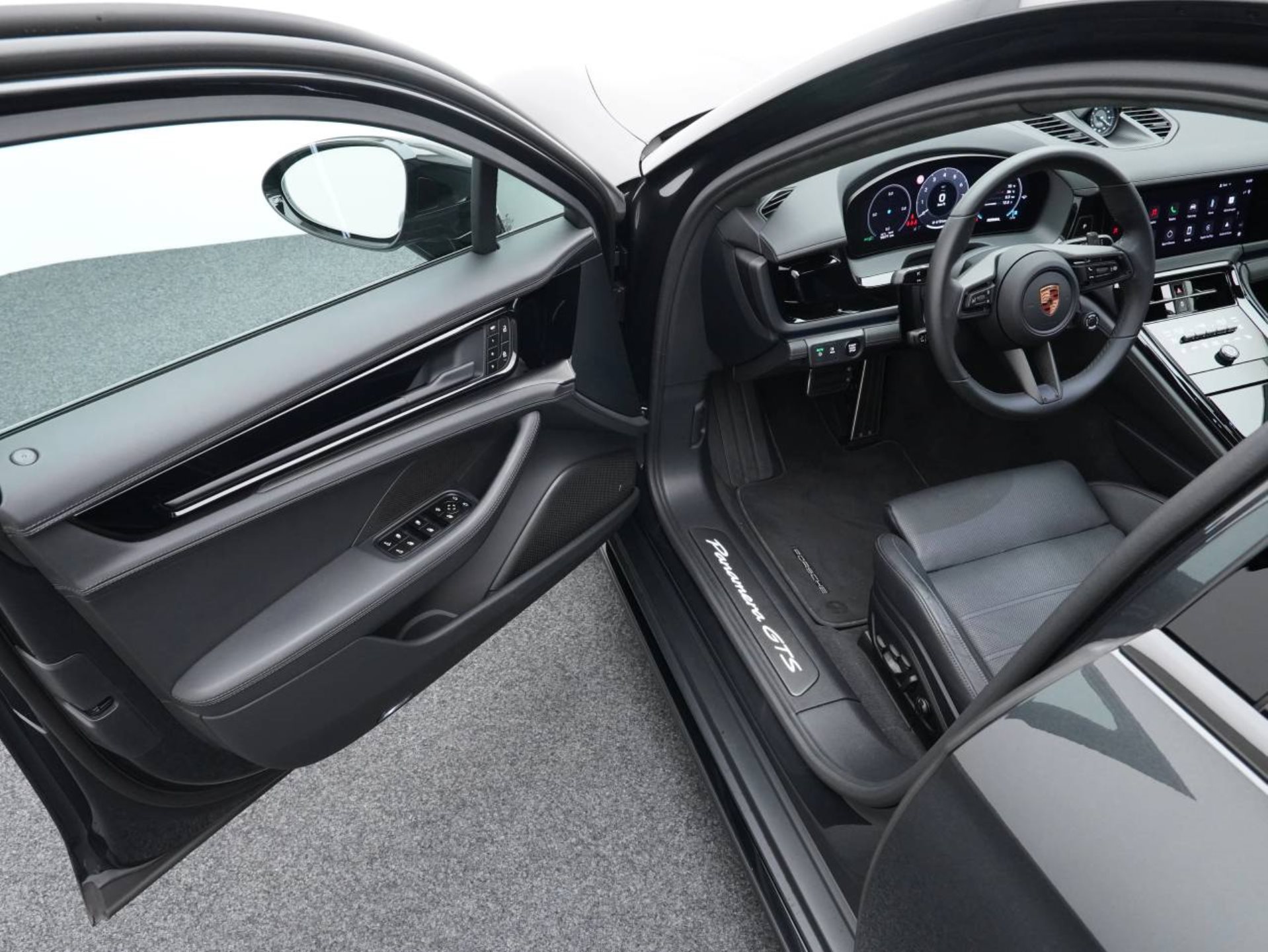 PORSCHE Panamera GTS-image-3
