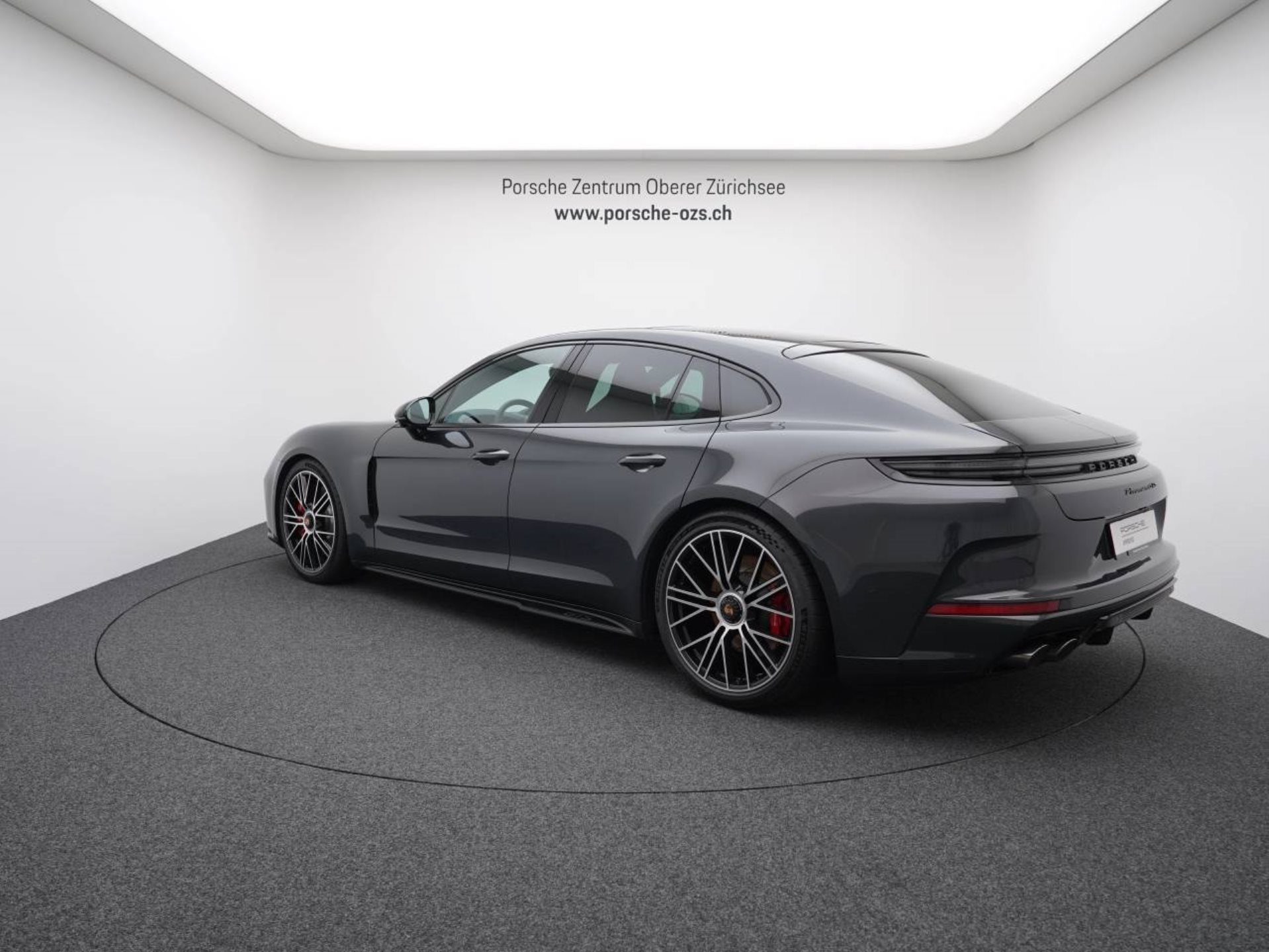 PORSCHE Panamera GTS-image-2