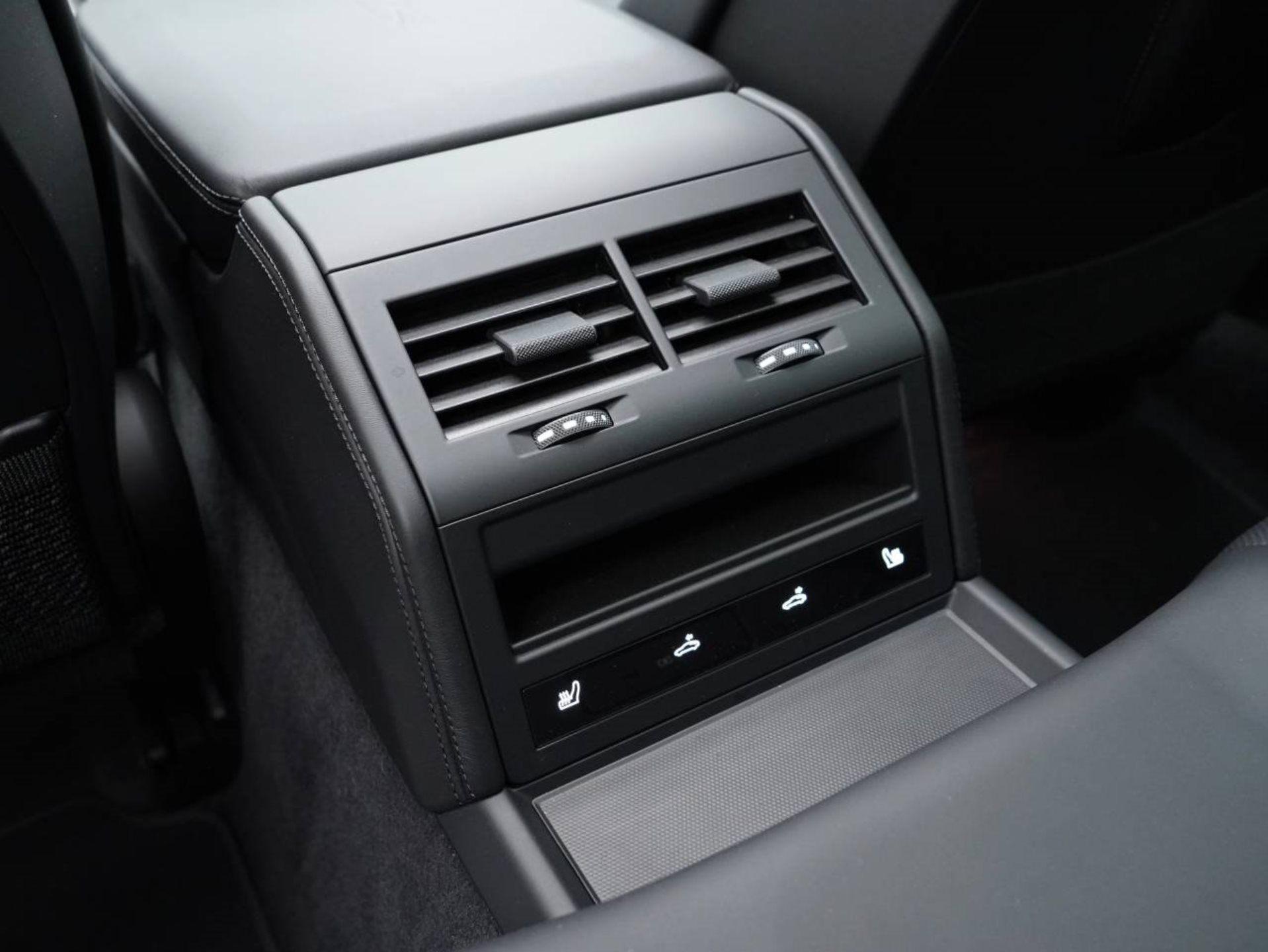 PORSCHE Panamera GTS-image-29