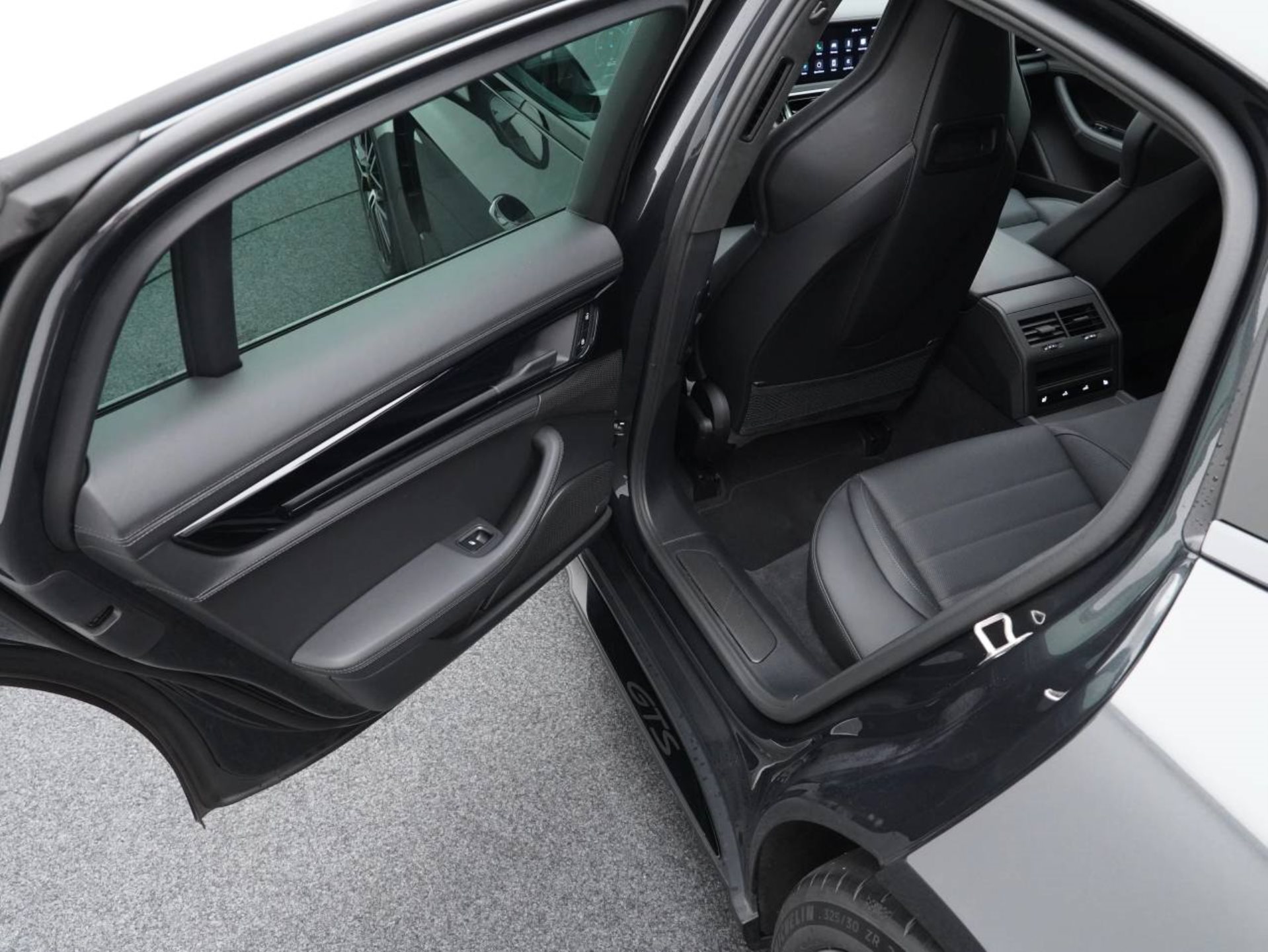 PORSCHE Panamera GTS-image-27