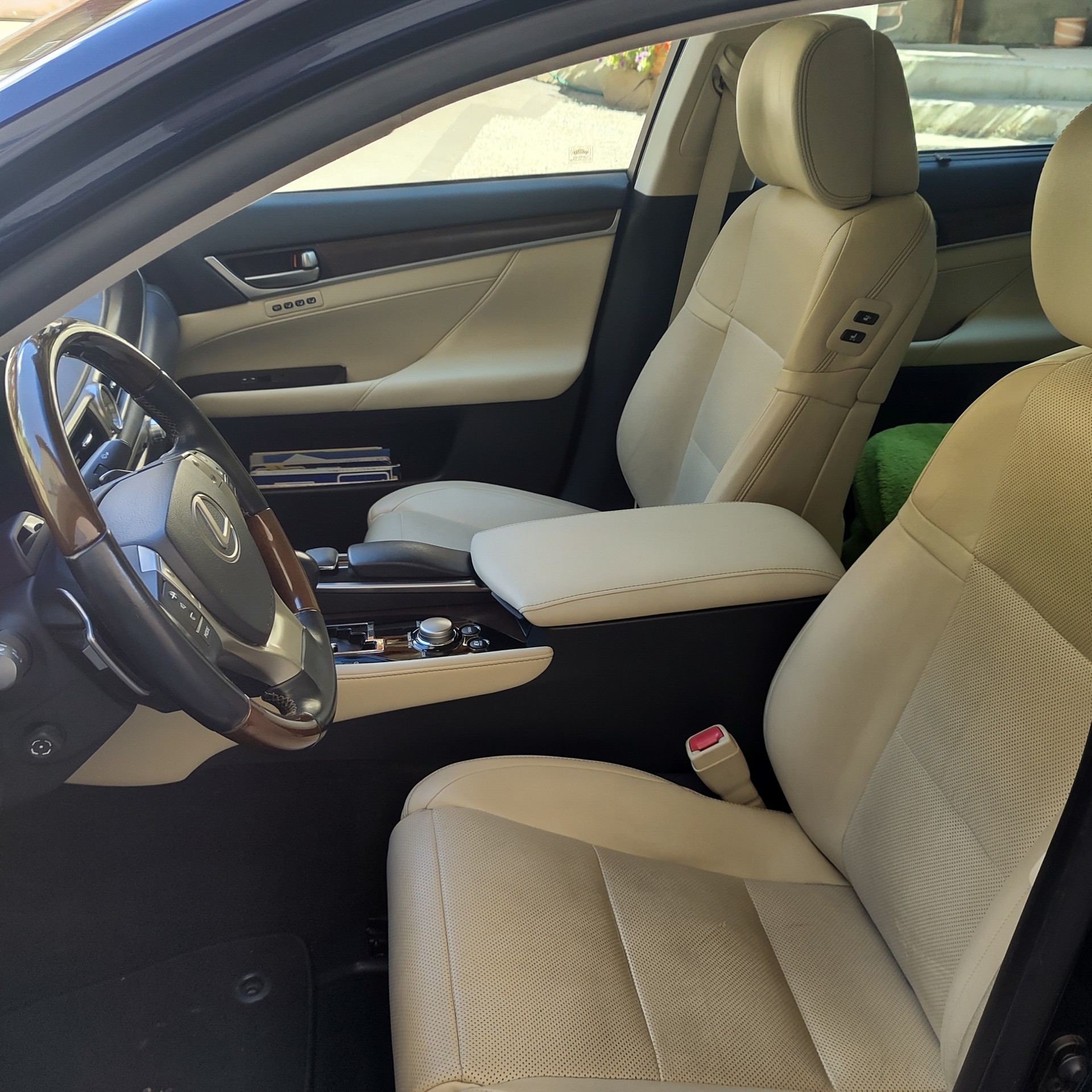 LEXUS 450h Excellence-image-5
