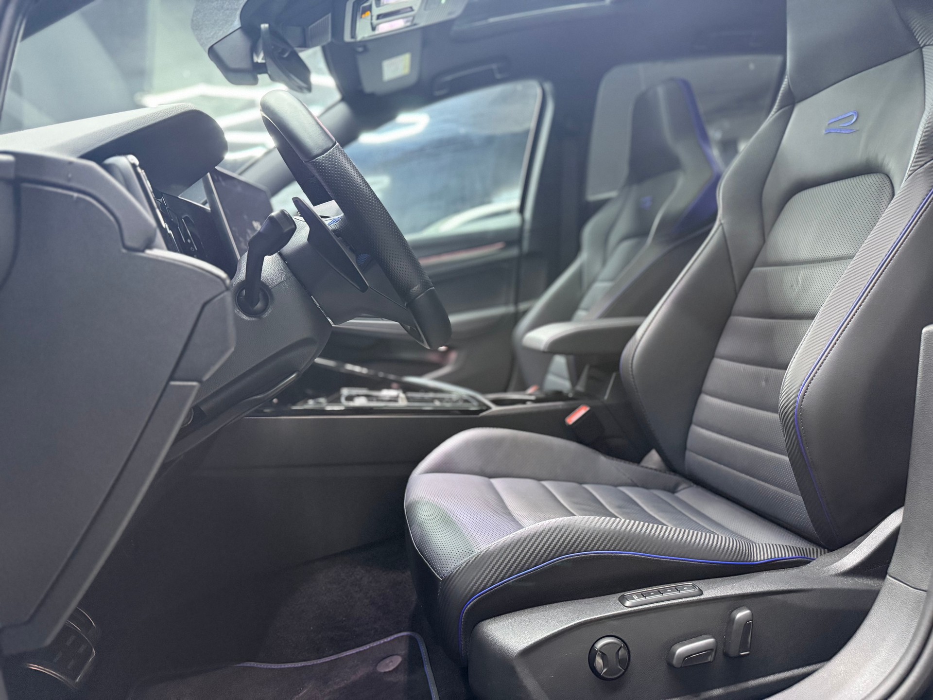 VW Golf 2.0 TSI R DSG 4 Motion-image-16