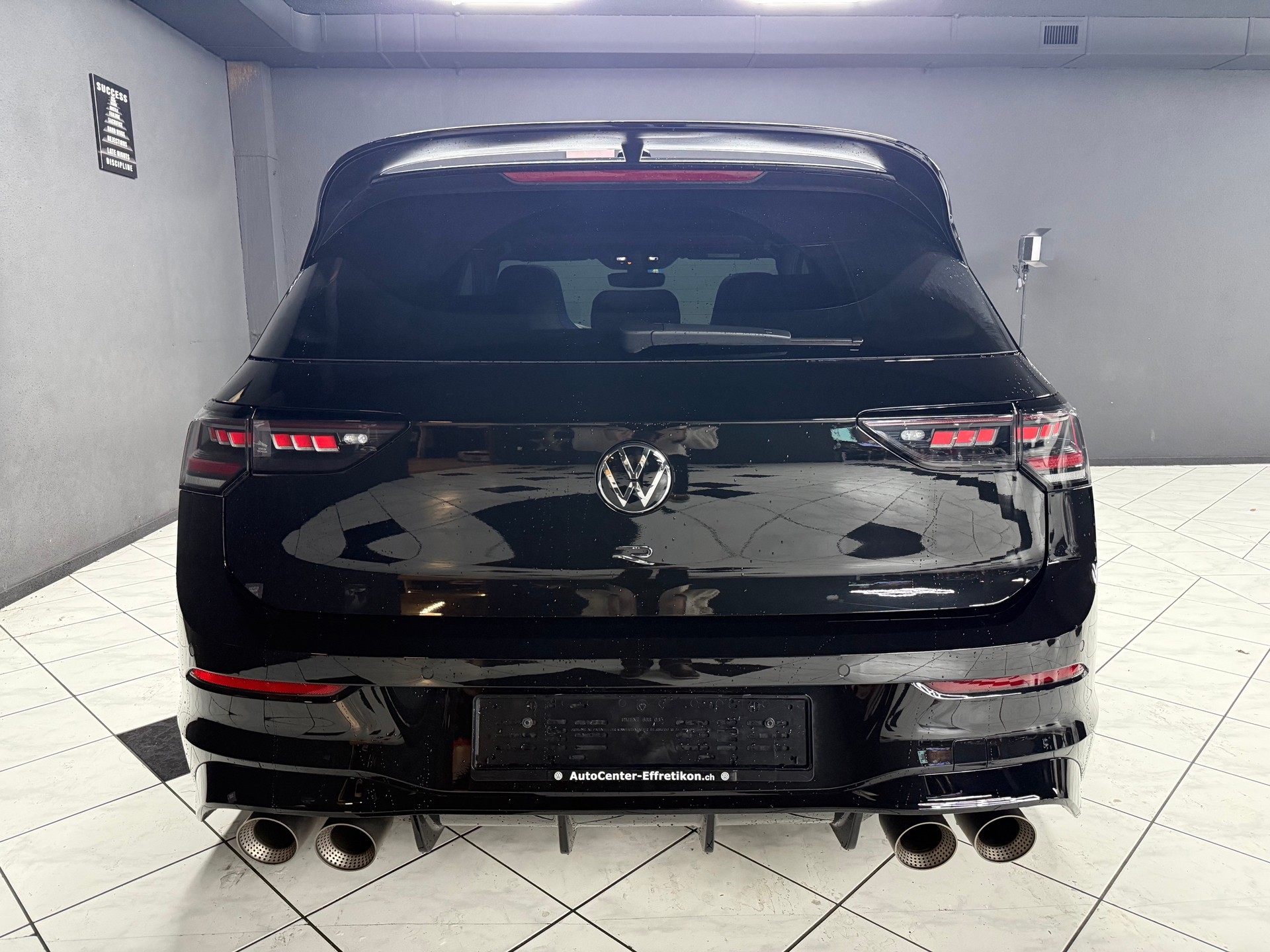 VW Golf 2.0 TSI R DSG 4 Motion-image-4