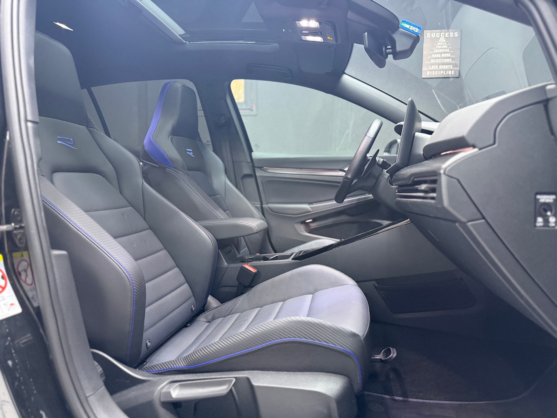 VW Golf 2.0 TSI R DSG 4 Motion-image-13