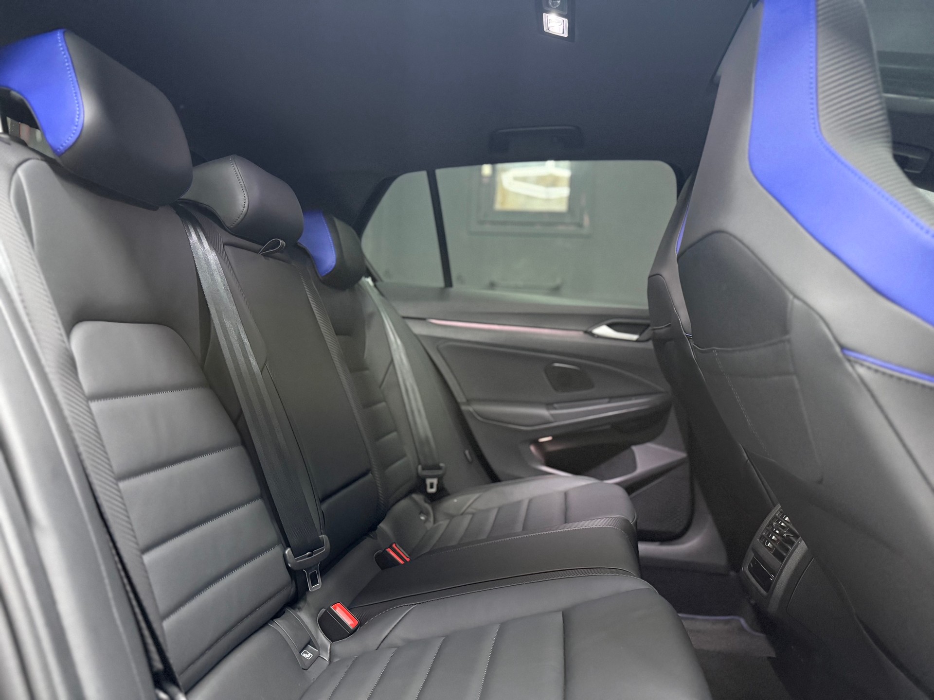 VW Golf 2.0 TSI R DSG 4 Motion-image-10