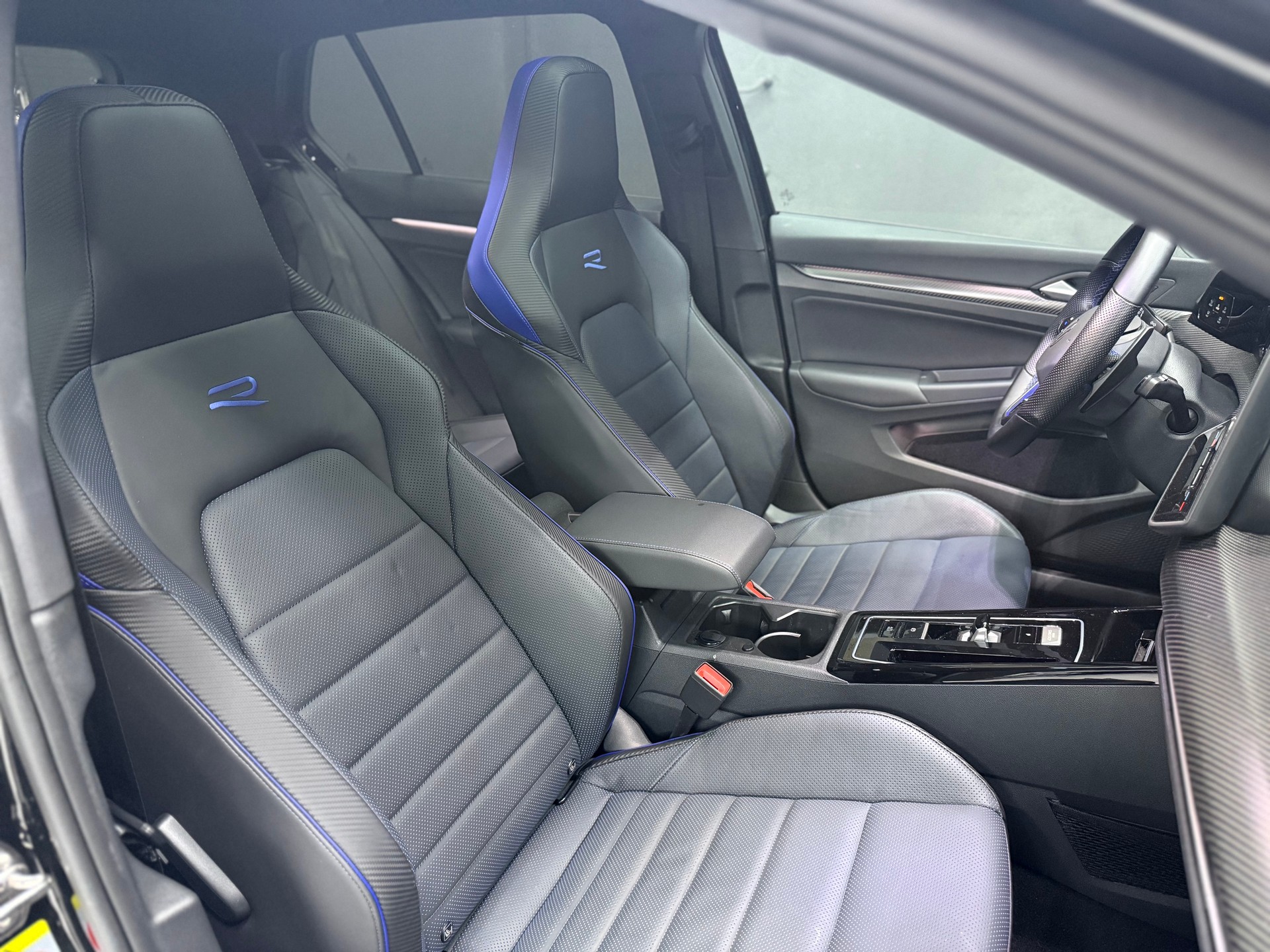 VW Golf 2.0 TSI R DSG 4 Motion-image-12