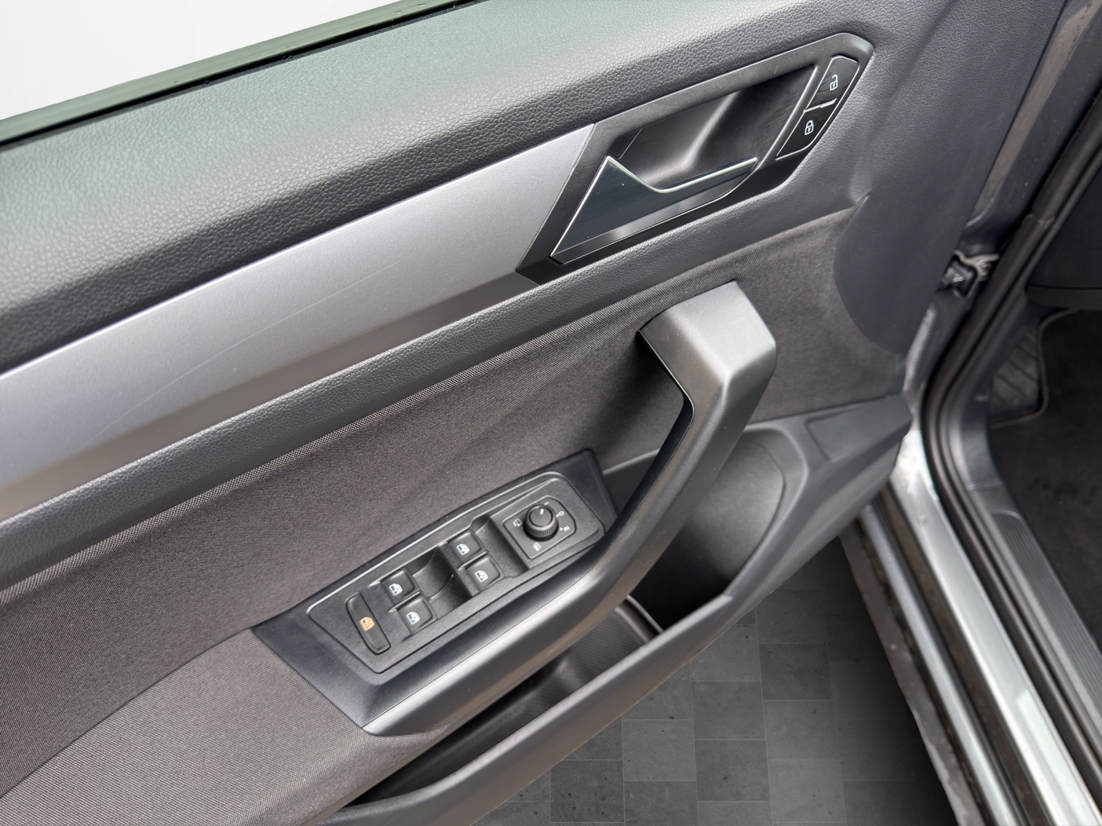 VW T-Roc 1.5 TSI EVO Life United DSG-image-16