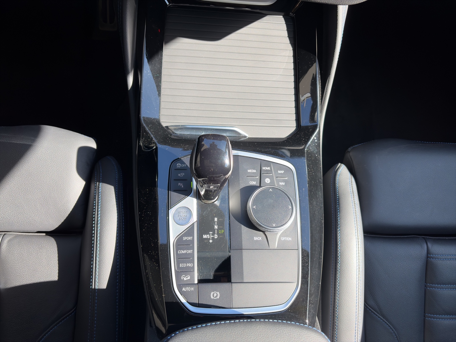 BMW X4 xDrive 48V M40d Steptronic-image-14