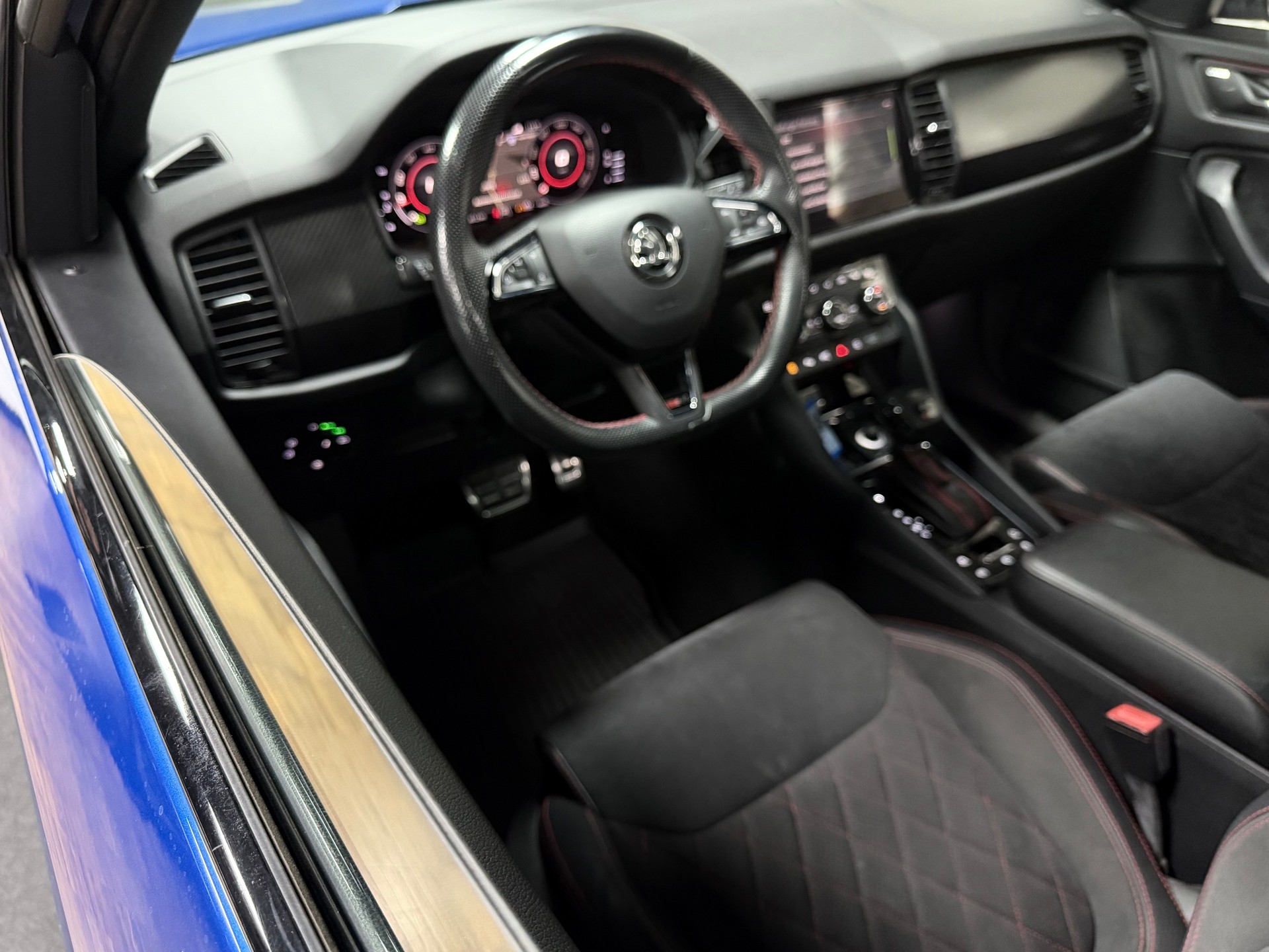 SKODA Kodiaq 2.0 Bi-TDI SCR RS 4x4 DSG-image-11