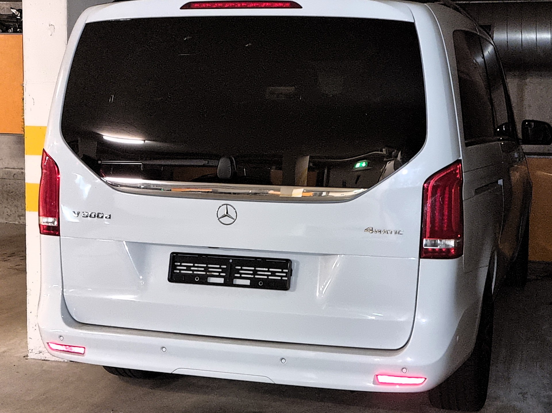 MERCEDES-BENZ V 300 d Swiss Ed. lang-image-4