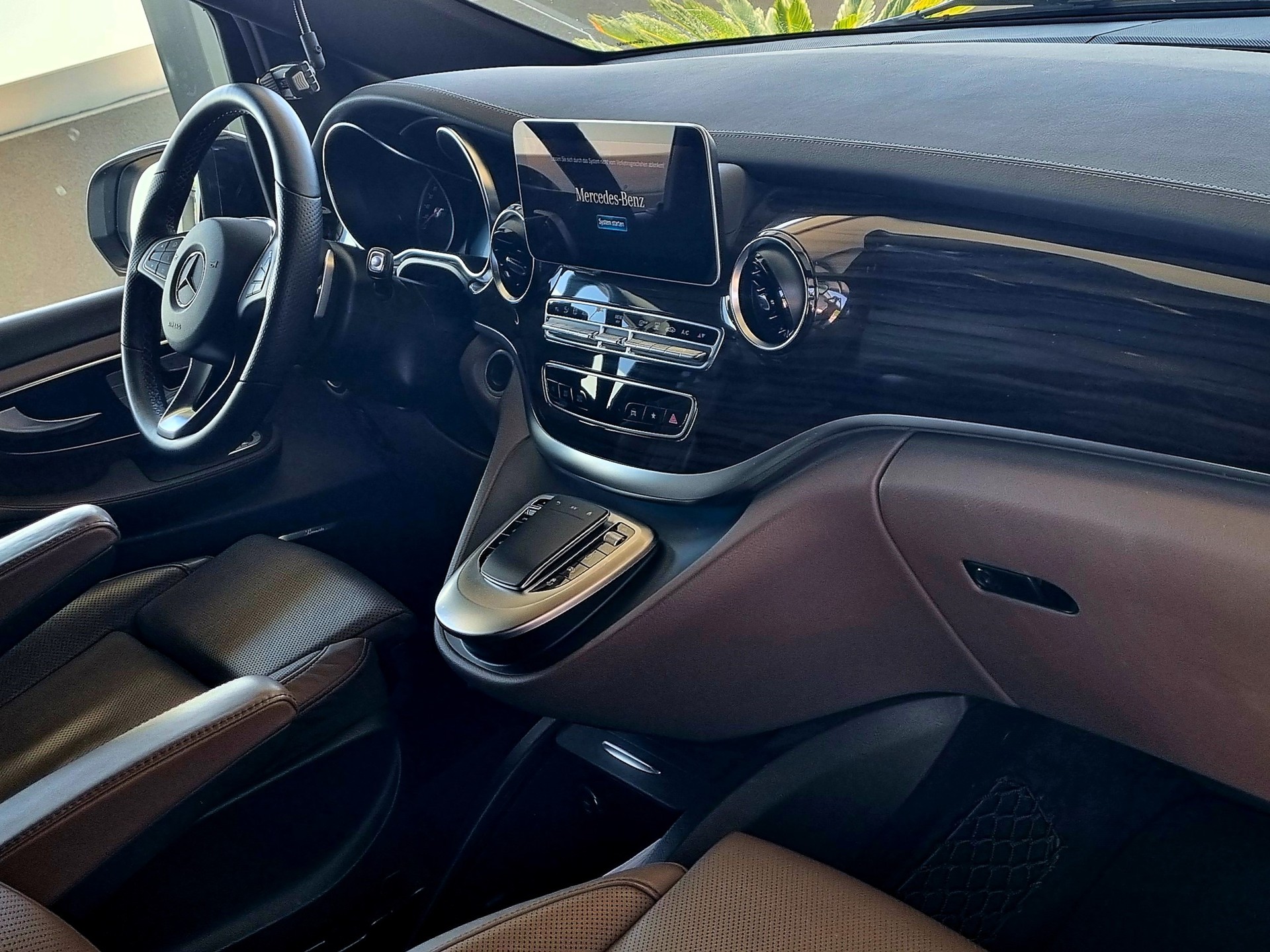 MERCEDES-BENZ V 300 d Swiss Ed. lang-image-1