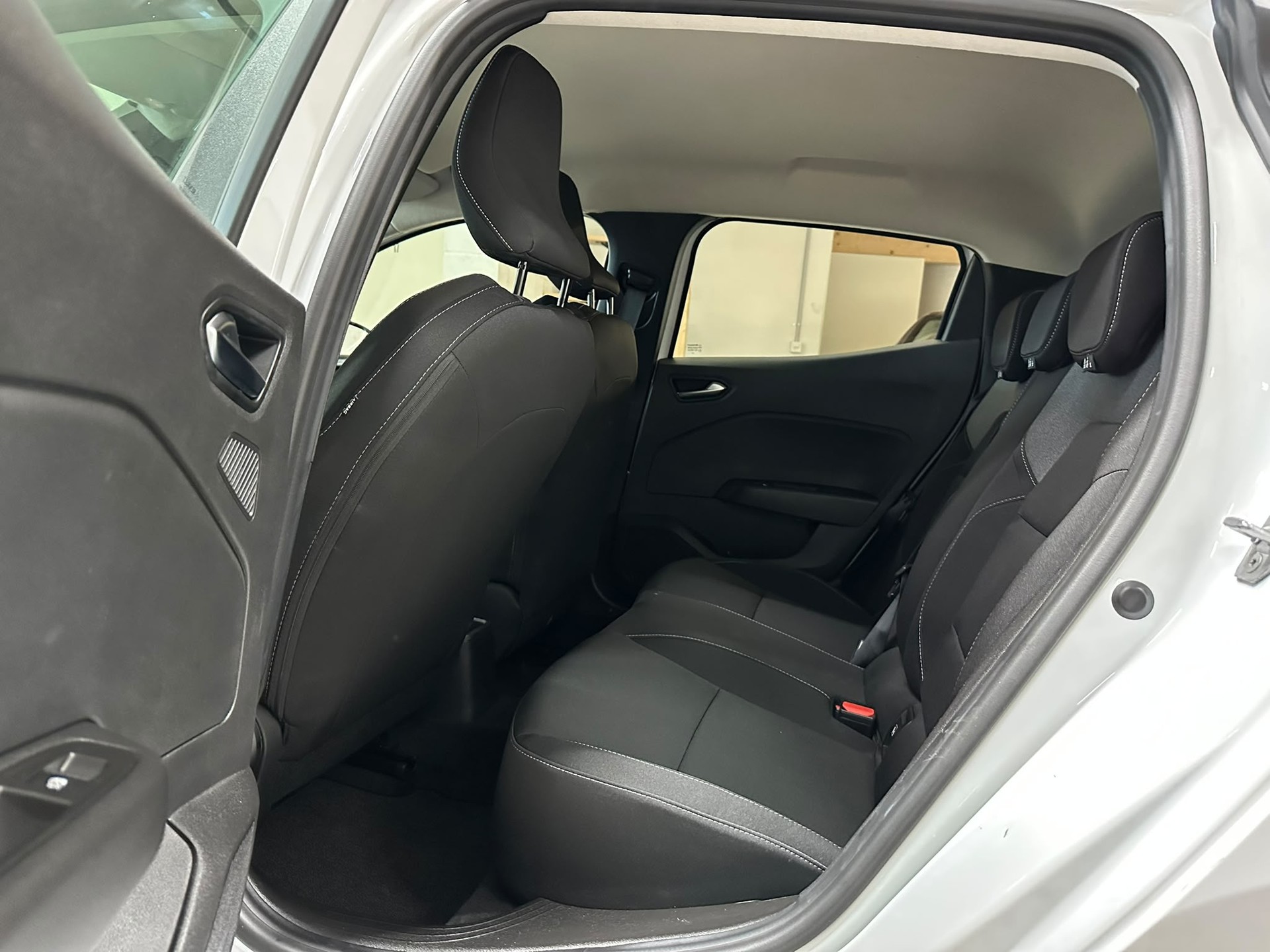 RENAULT Clio 1.0 Techno-image-8