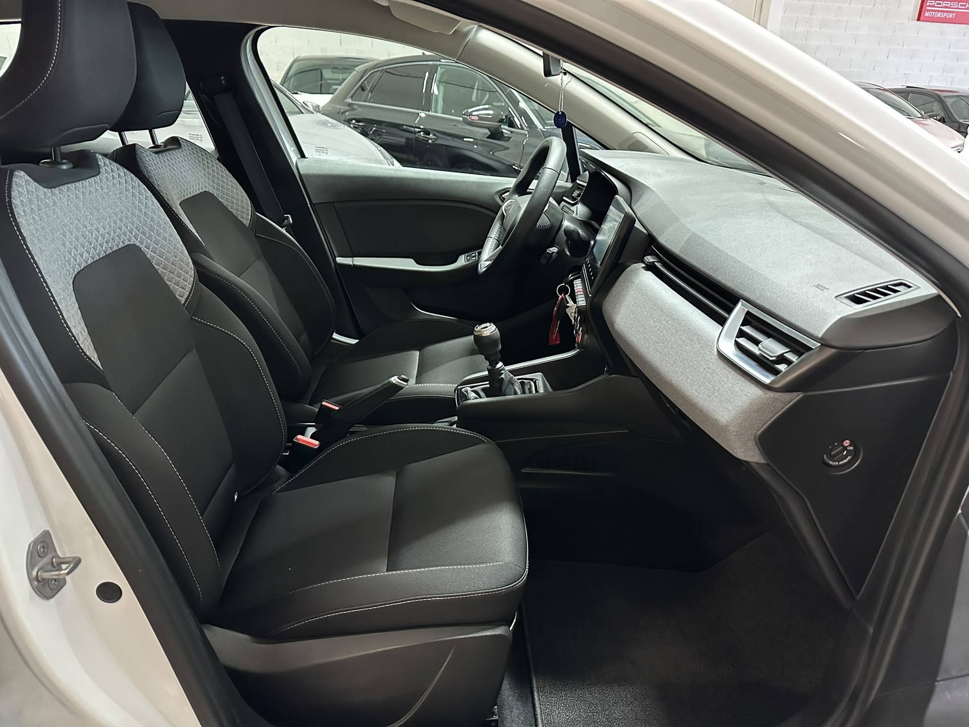 RENAULT Clio 1.0 Techno-image-13