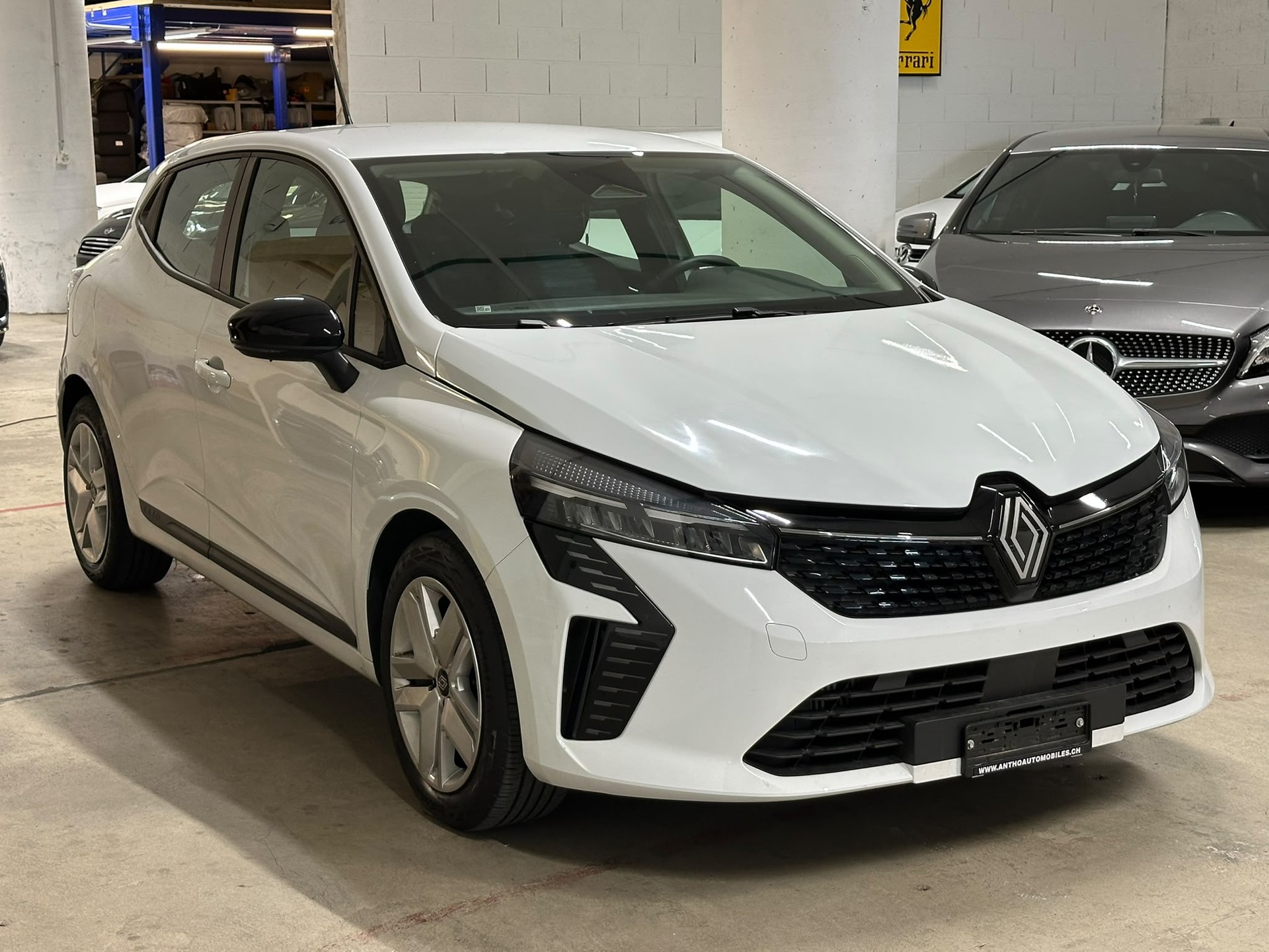 RENAULT Clio 1.0 Techno-image-1
