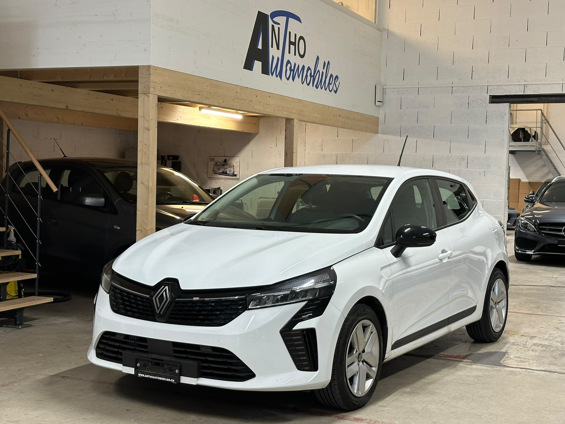 RENAULT Clio 1.0 Techno-image-0