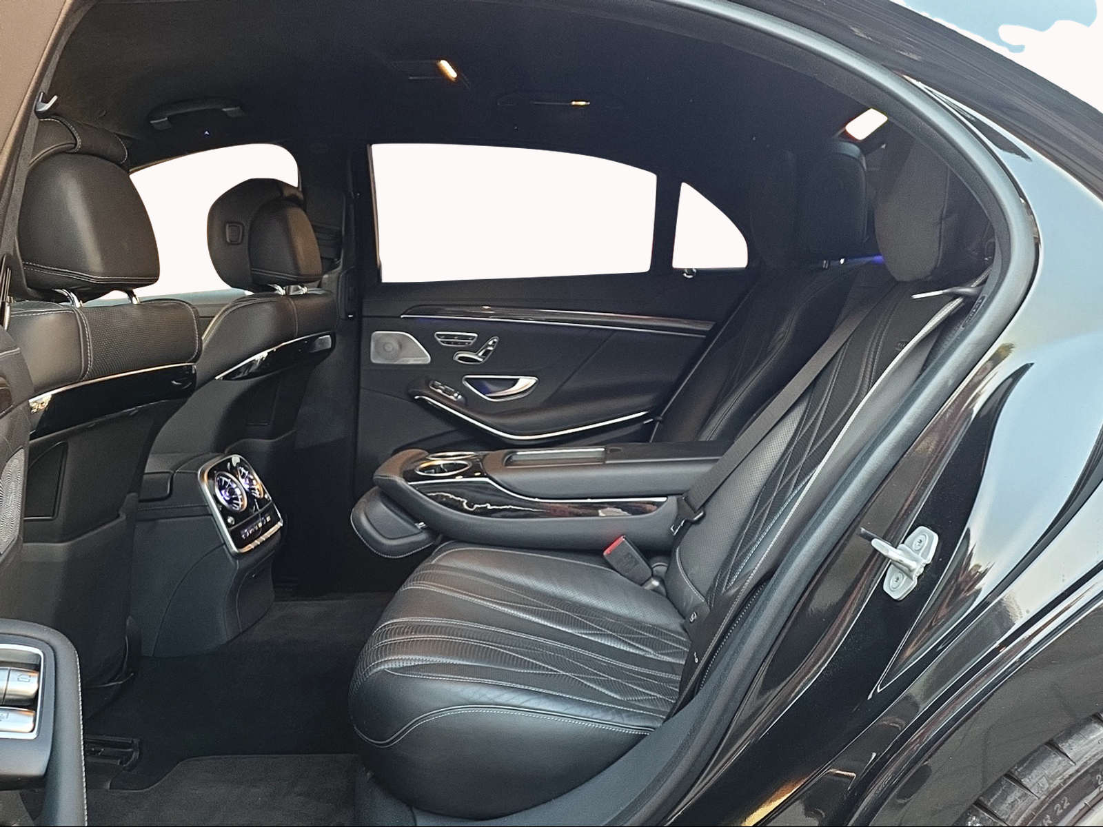 MERCEDES-BENZ S 63 AMG L 4Matic+ 9G-Tronic-image-17