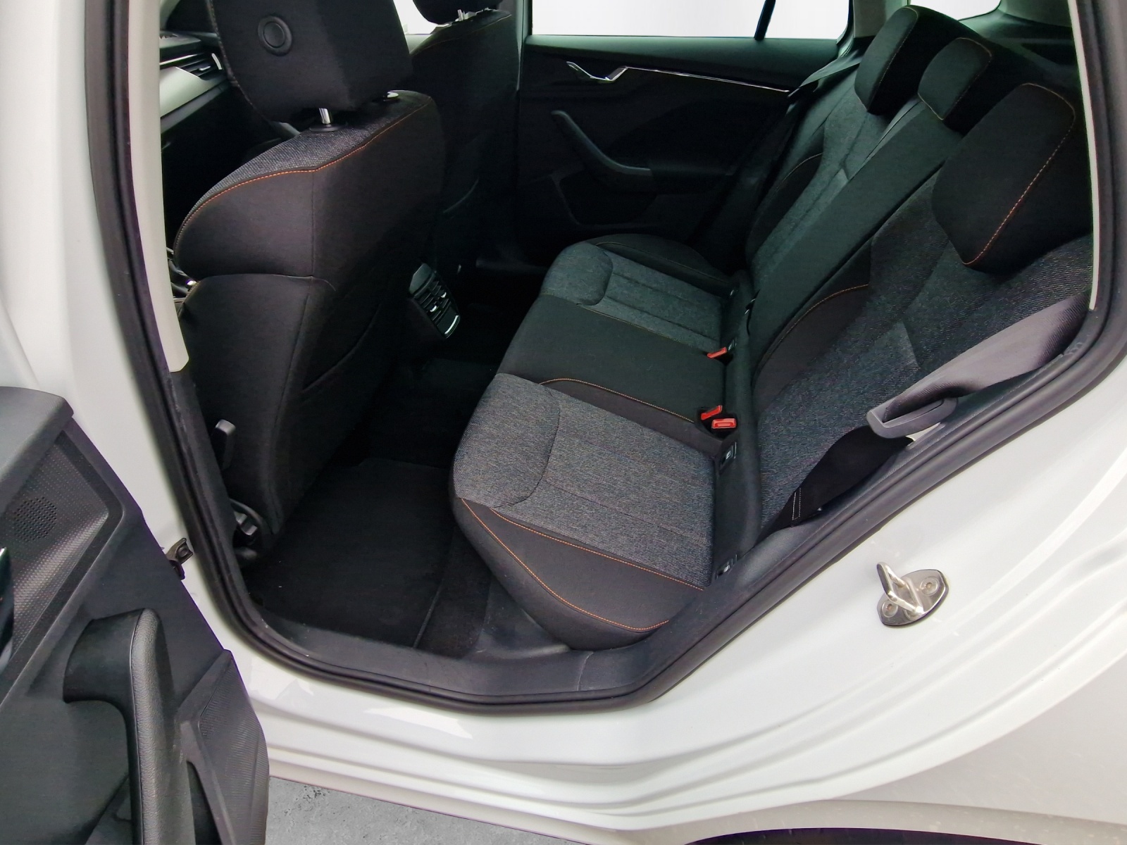 SKODA Kamiq 1.0 TSI Ambition DSG-image-10