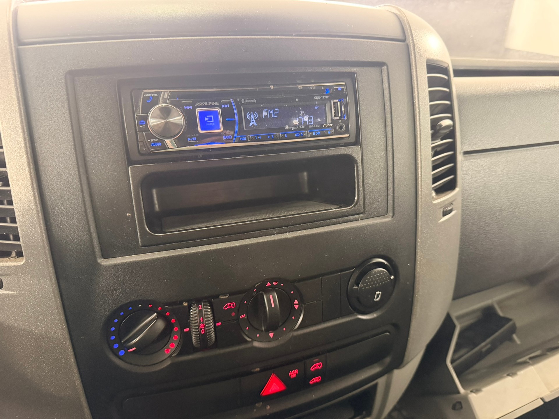 VW Crafter 35 2.0 TDI CR-image-10