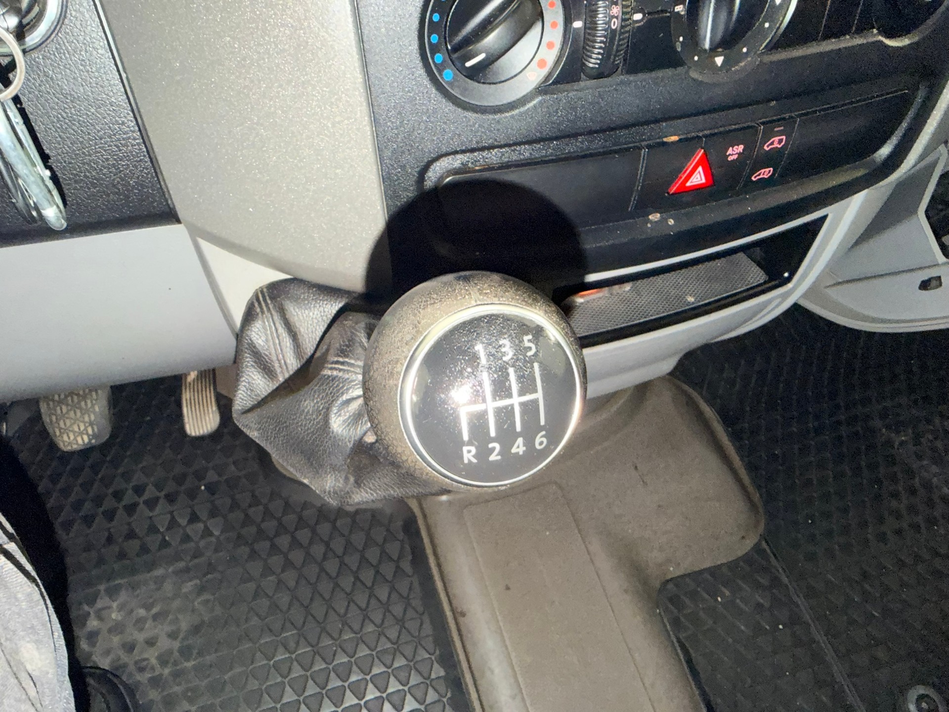 VW Crafter 35 2.0 TDI CR-image-11