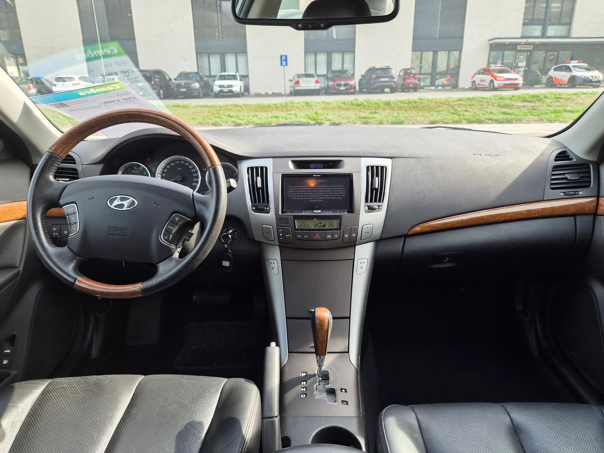 HYUNDAI Sonata 3.3 24V V6 Premium Automatic-image-11