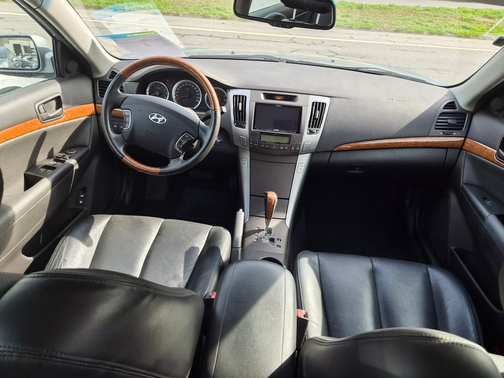 HYUNDAI Sonata 3.3 24V V6 Premium Automatic-image-8