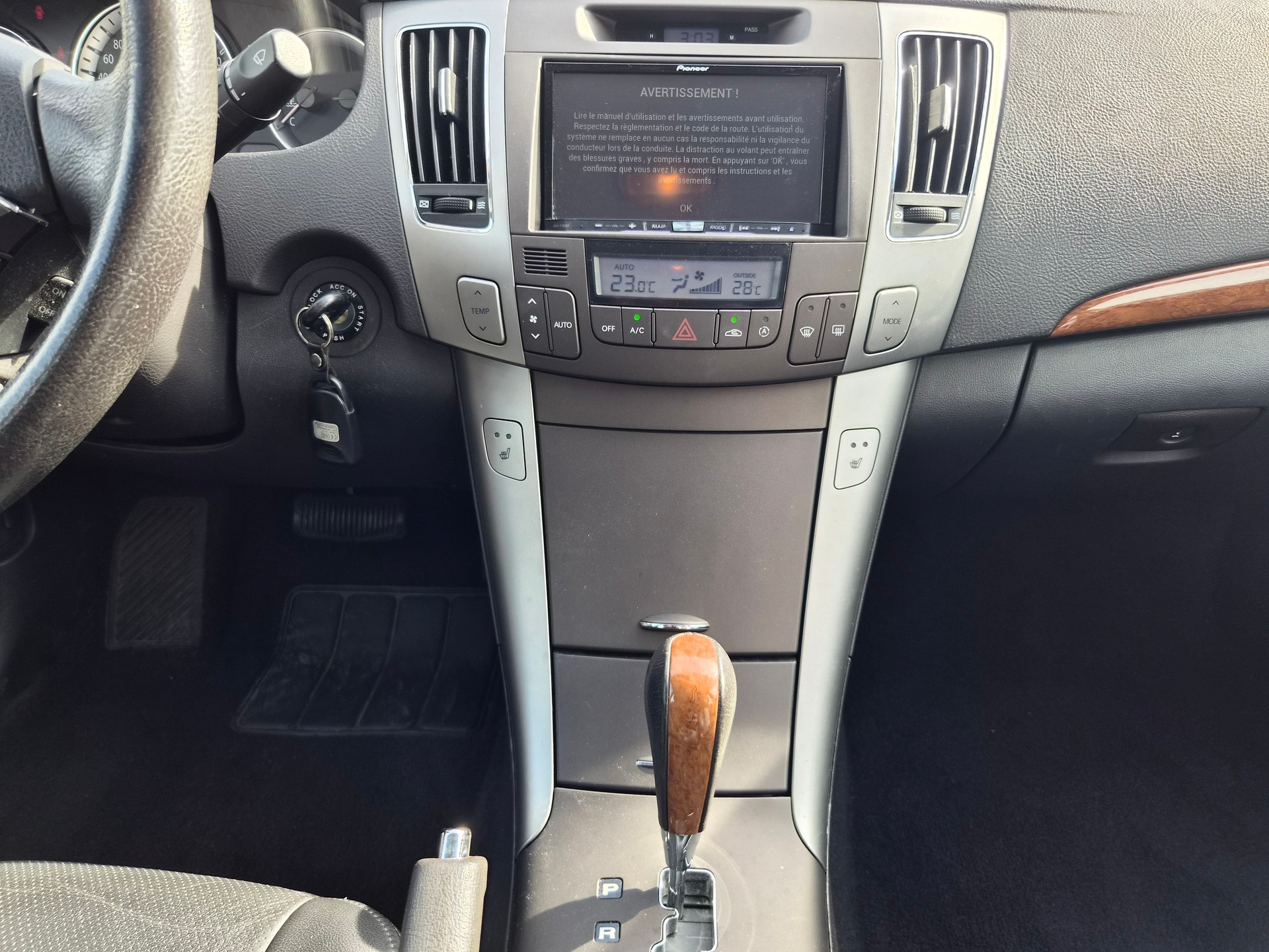 HYUNDAI Sonata 3.3 24V V6 Premium Automatic-image-12