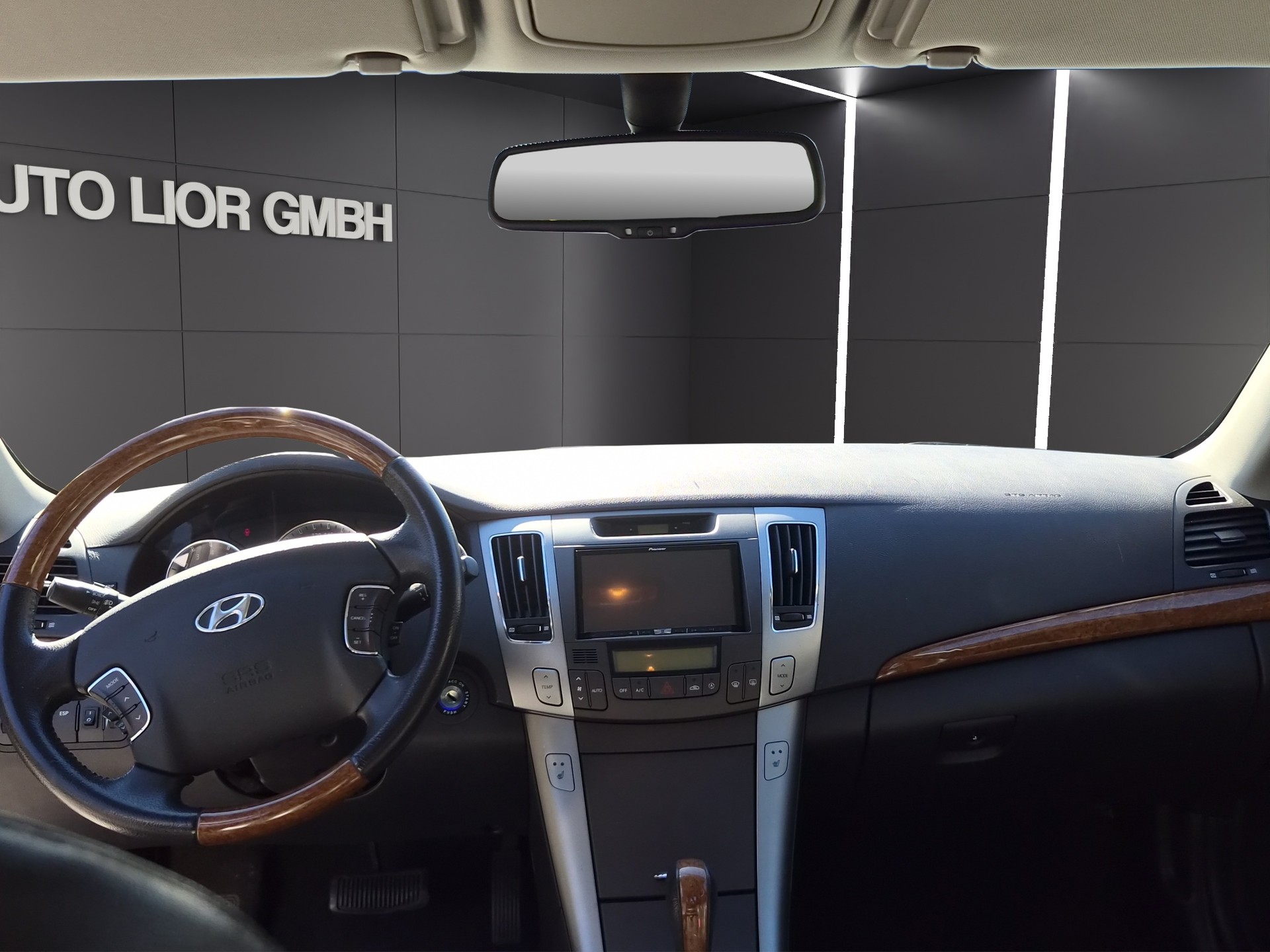 HYUNDAI Sonata 3.3 24V V6 Premium Automatic-image-9