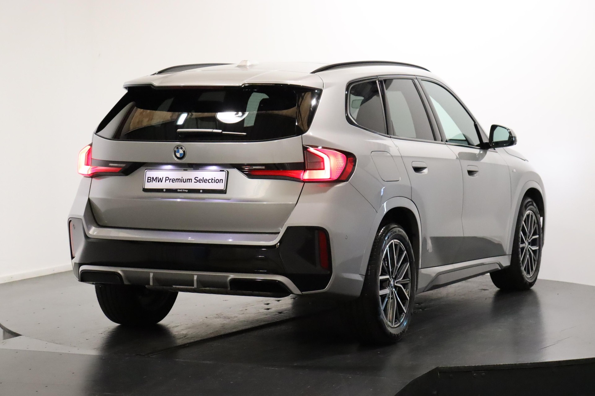 BMW X1 U11 18i sDrive-showroom-element-3