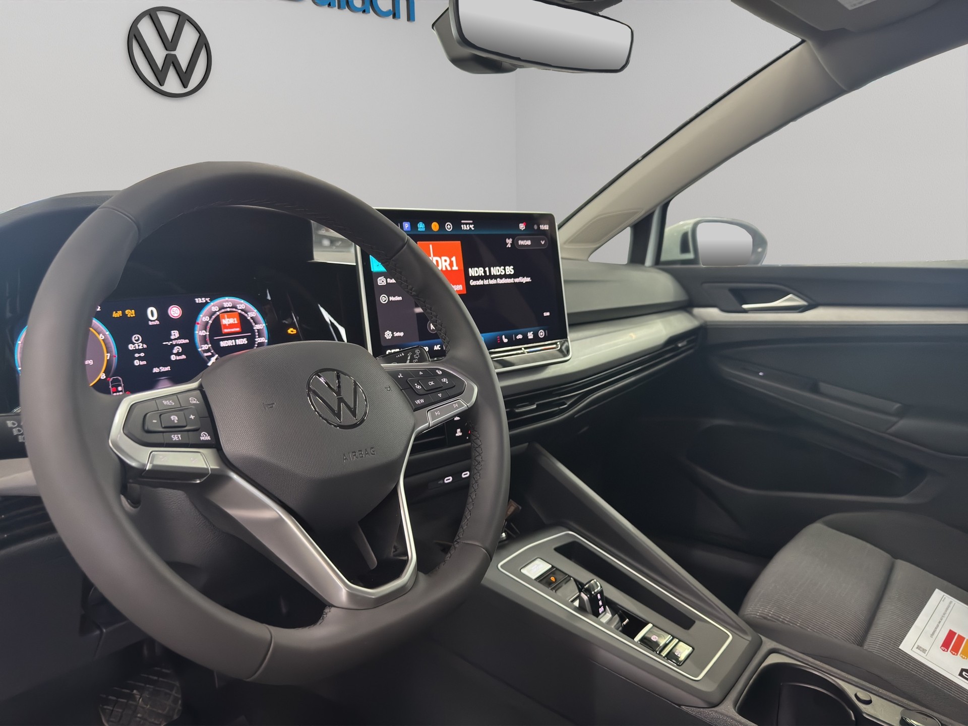 VW Golf 1.5 e TSI mHEV Value DSG-image-9