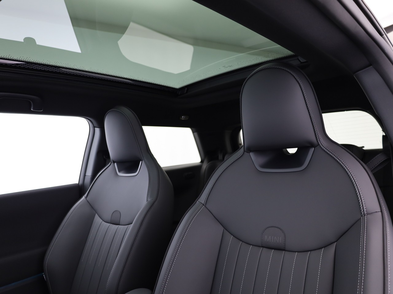 MINI Cooper SE-image-27