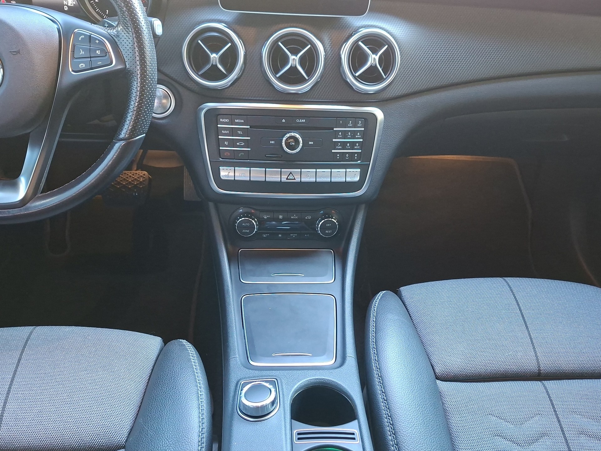 MERCEDES-BENZ GLA 220 Style 4Matic 7G-DCT-image-14