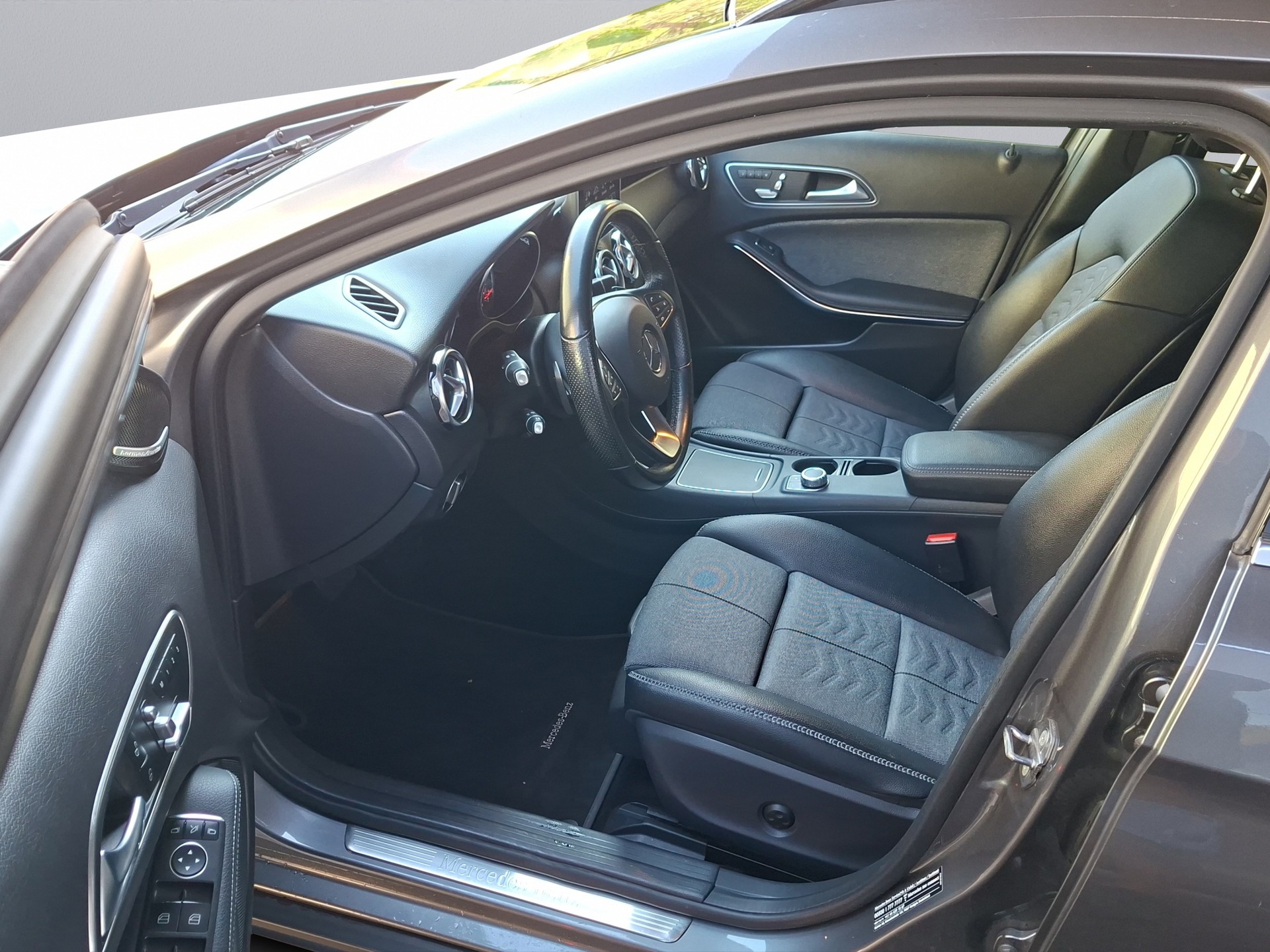 MERCEDES-BENZ GLA 220 Style 4Matic 7G-DCT-image-18
