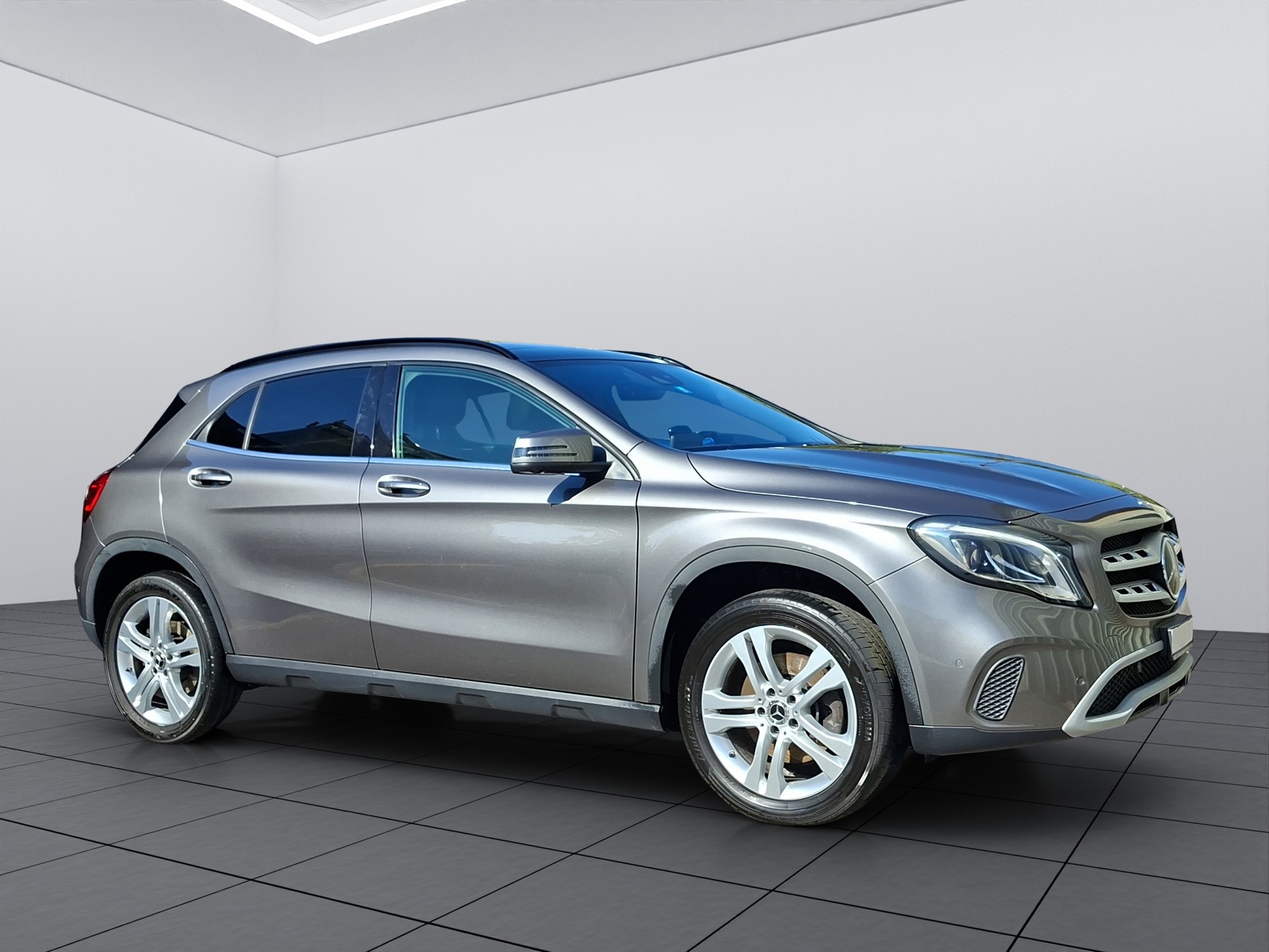 MERCEDES-BENZ GLA 220 Style 4Matic 7G-DCT-image-4