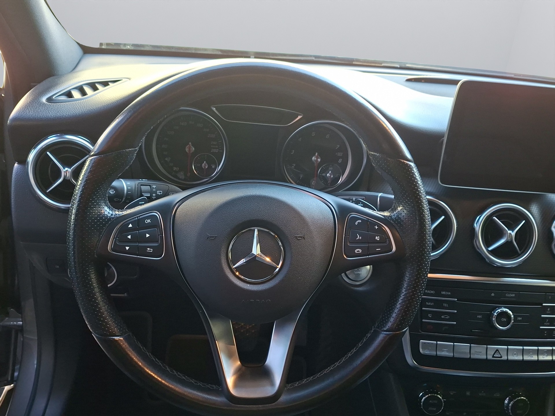 MERCEDES-BENZ GLA 220 Style 4Matic 7G-DCT-image-9