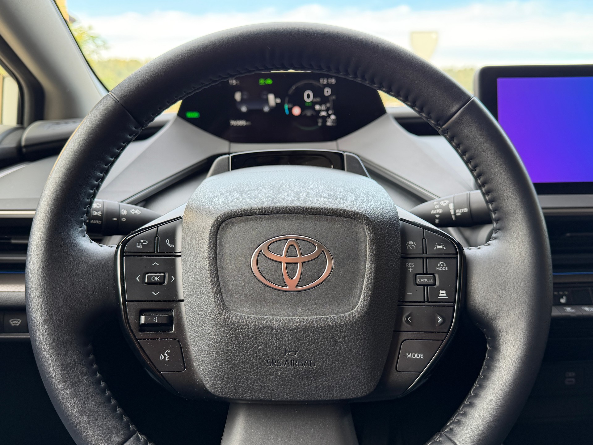 TOYOTA Prius 2.0 Plug-In-Hybrid Style-image-14