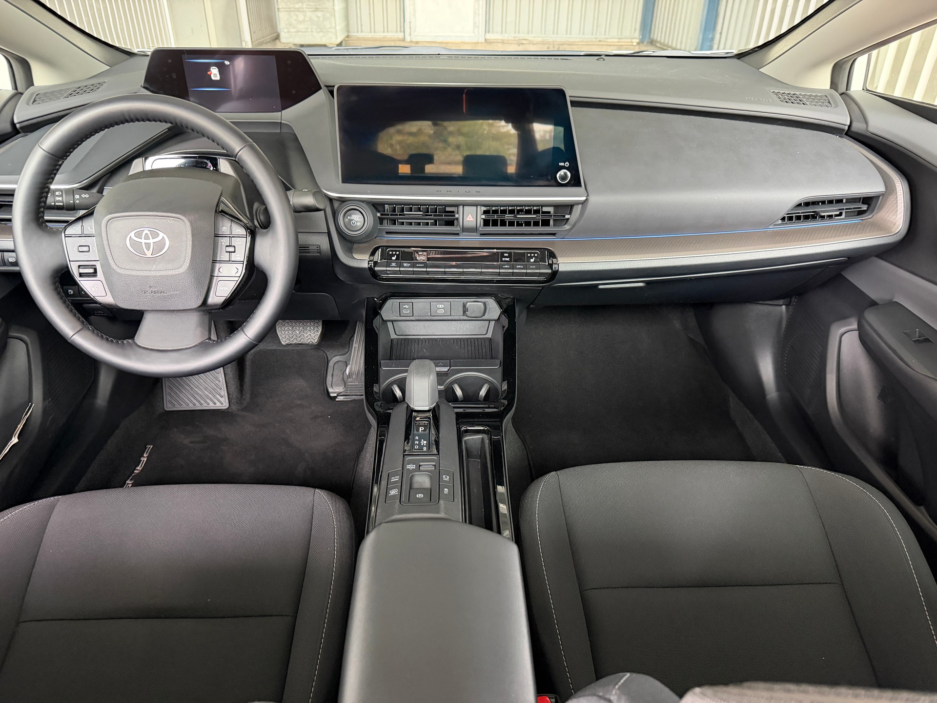TOYOTA Prius 2.0 Plug-In-Hybrid Style-image-7