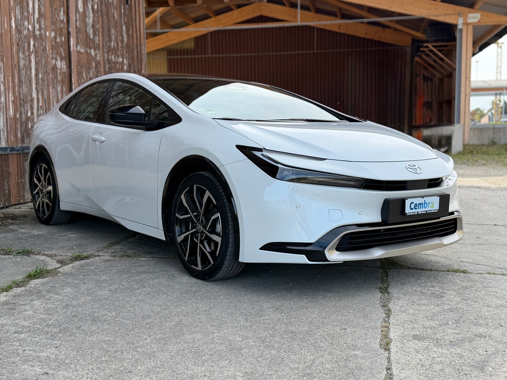 TOYOTA Prius 2.0 Plug-In-Hybrid Style-image-4
