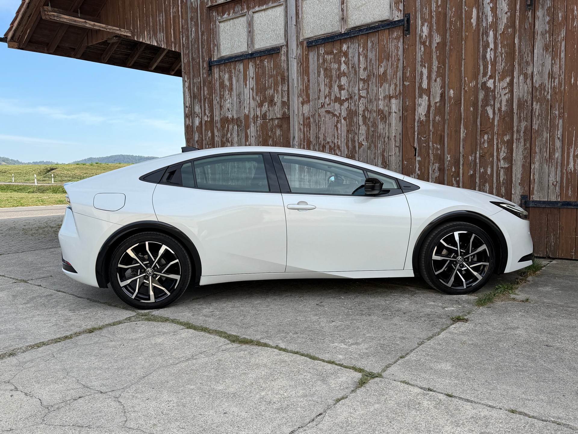 TOYOTA Prius 2.0 Plug-In-Hybrid Style-image-2